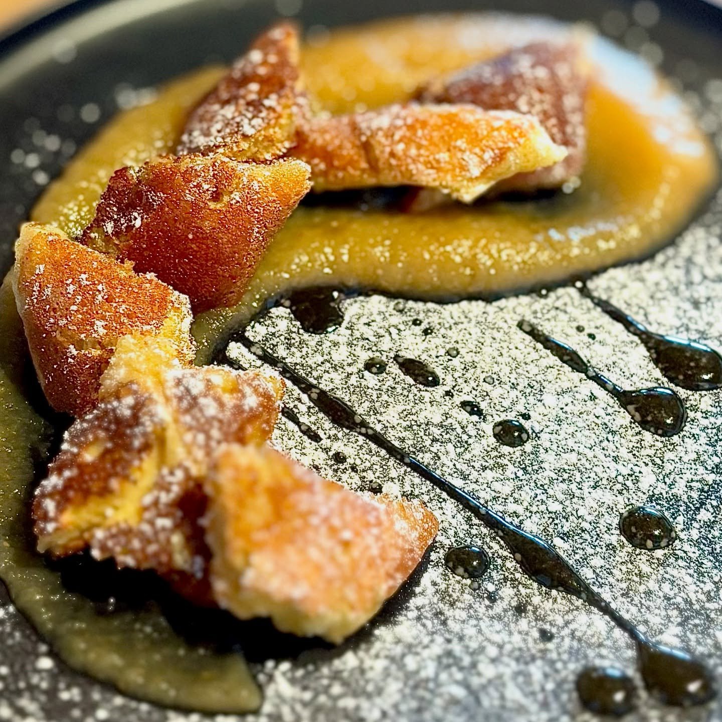 D&eacute;couvert en Allemagne, pr&egrave;s de Munich, le Kaiserschmarrn est devenu un de mes desserts coup de c&oelig;ur 🍽✨
Je l&rsquo;ai adapt&eacute; en version healthy : riche en prot&eacute;ines, farine compl&egrave;te, un soup&ccedil;on de sucr