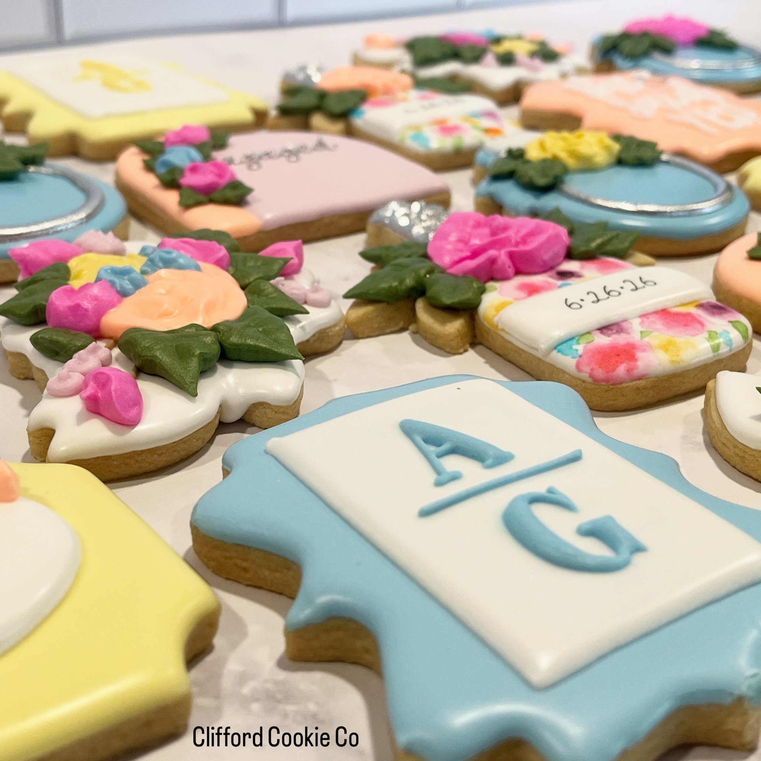 I mean, be honest. 
Can you pick a favorite? 

#customsugarcookies #royalicingart #engagementcookies #brightandbeautiful