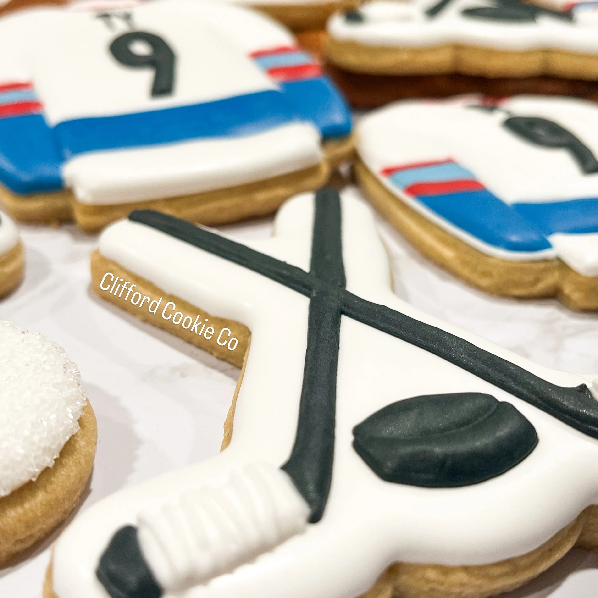 Some close ups 🤩 

#hockeycookies #customsugarcookies #jerseycookies #royalicingart