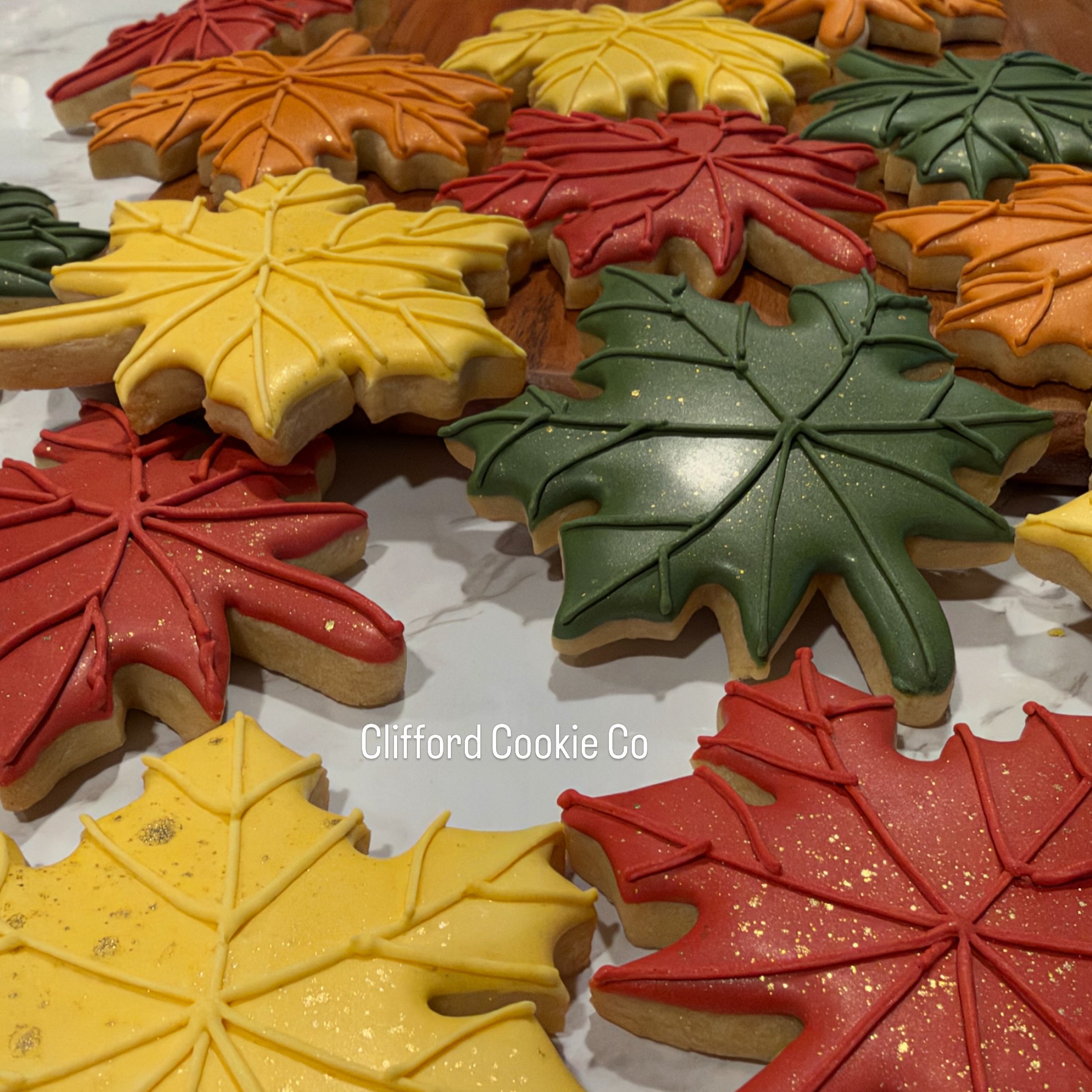 Craving cookies and the crisp fall mornings 🍁

#customsugarcookies #fallvibes🍁 #fallcookies #autumncookies