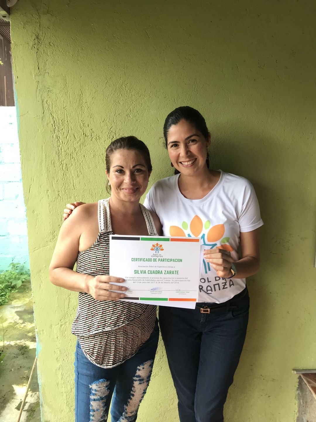 Costa Rican women graduating from RTE’s programs