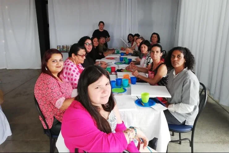 Painting classes held by Arbol De Esperanza!