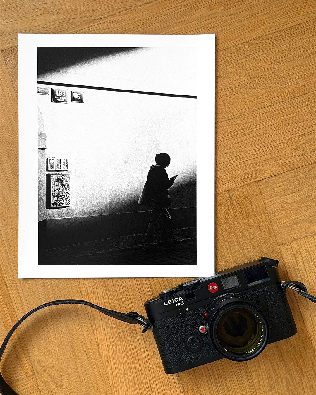 Sometimes the brightest light is right in front of us, we just forget to look up.
・
Light of Day (2025)
・
➡️ swipe right for detail
Handcrafted 8x10&rdquo; fiber-based silver gelatin darkroom print, selenium toned.
・
#darkroom #leica #filmphotography