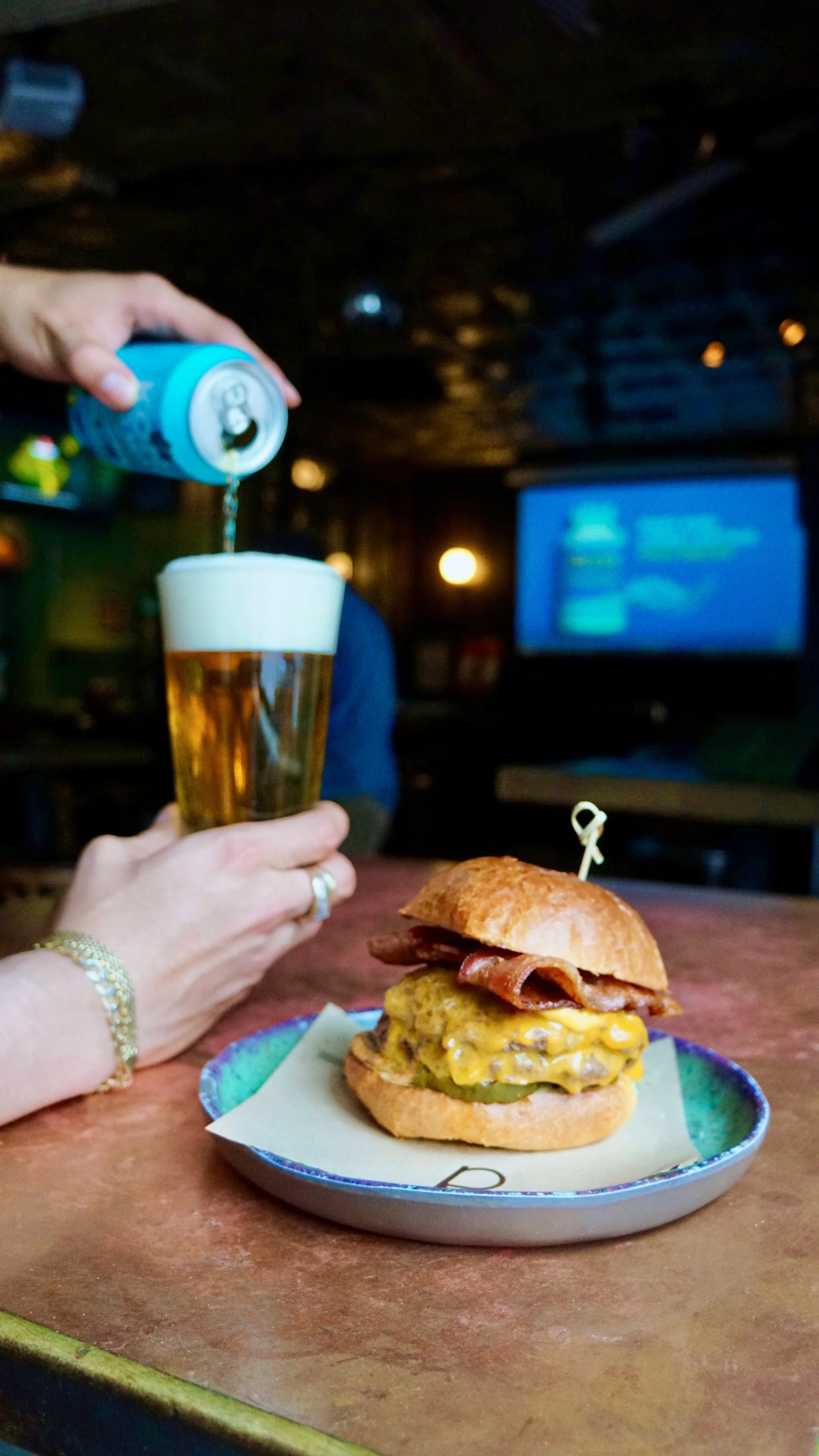 Roebling Sporting Club, Williamsburg's Best Sports Bar and Night Spot