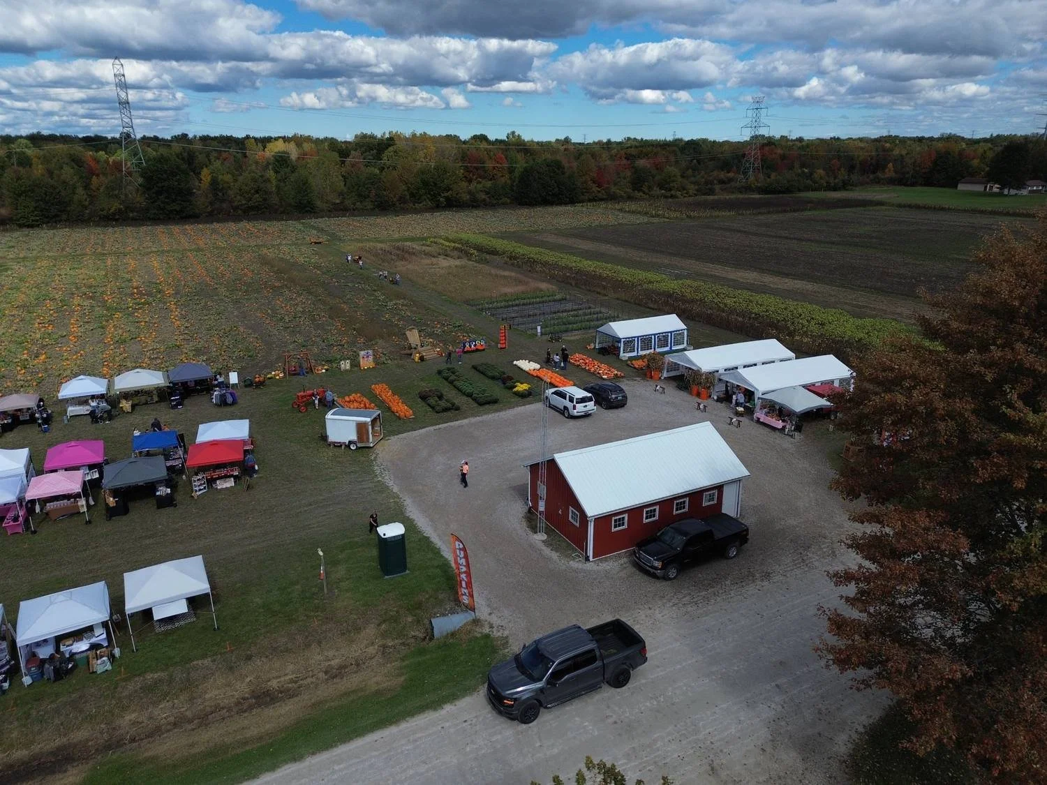 tipper-farms-barn-and-harvest-fest-vendors-aerial.jpg