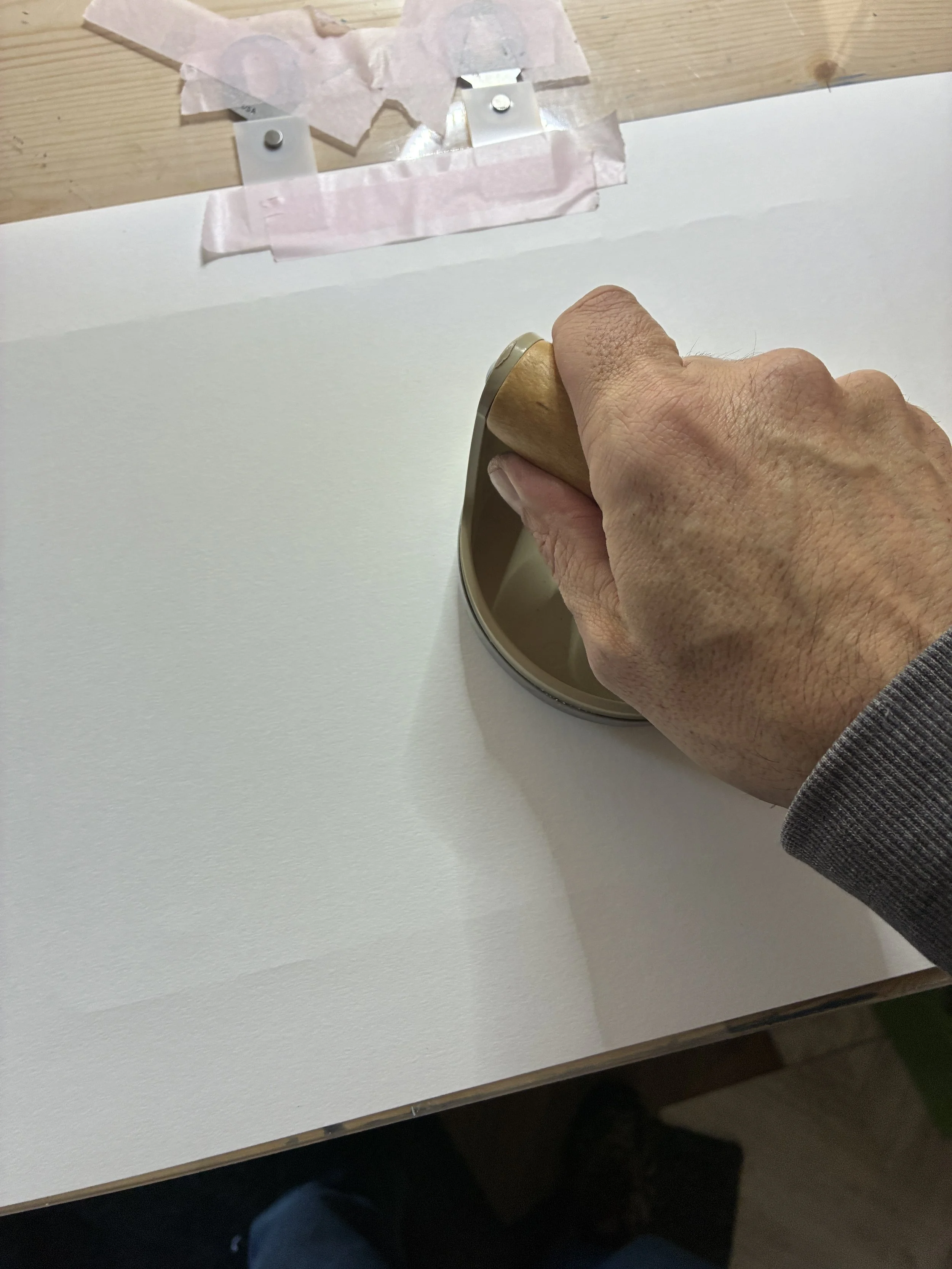 pression sur le papier avec un baren