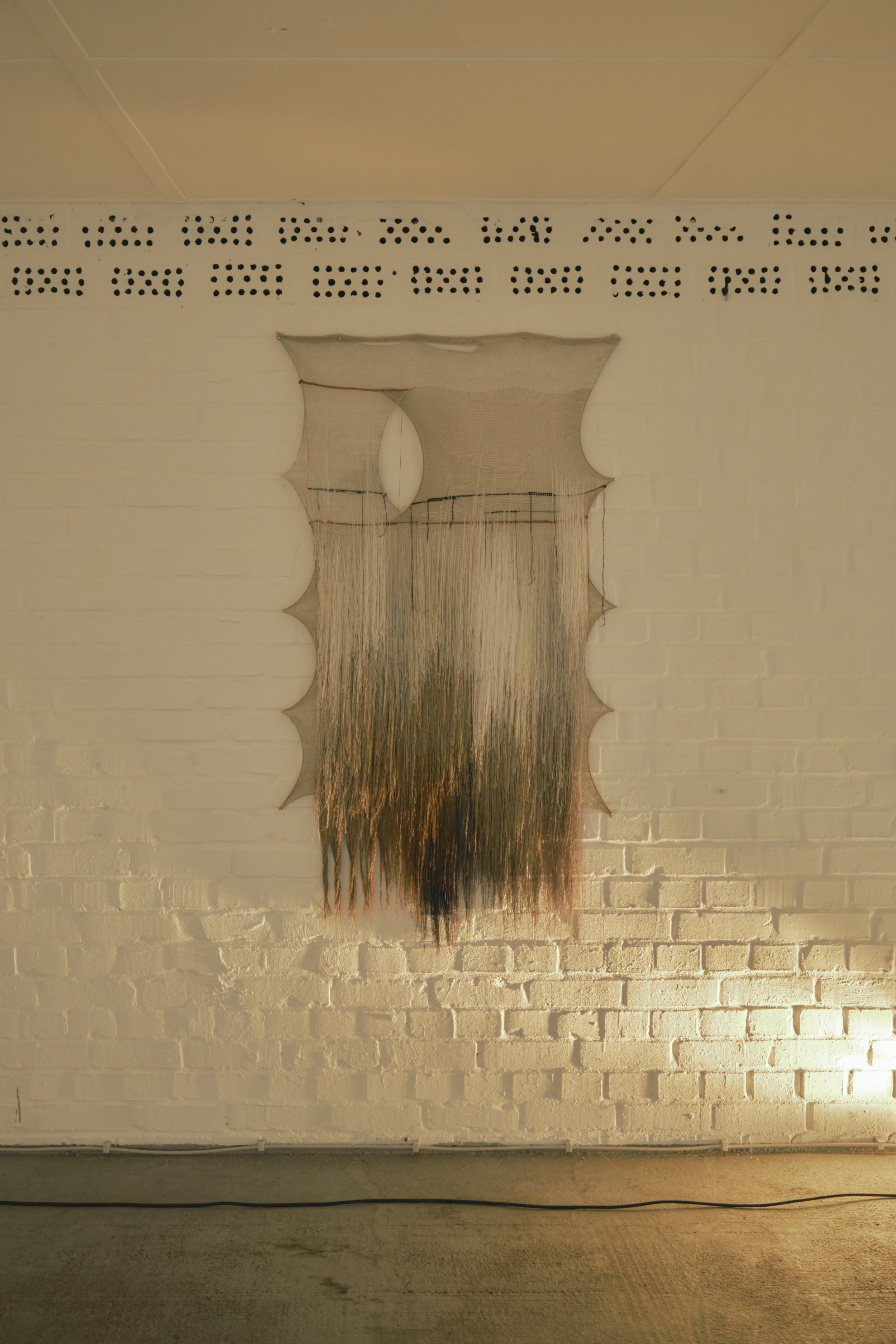 _DSF8285_DEN_FADEN_VERLIEREN_AMA_ARTWORK_ISABELLE_OESTLUND.jpg