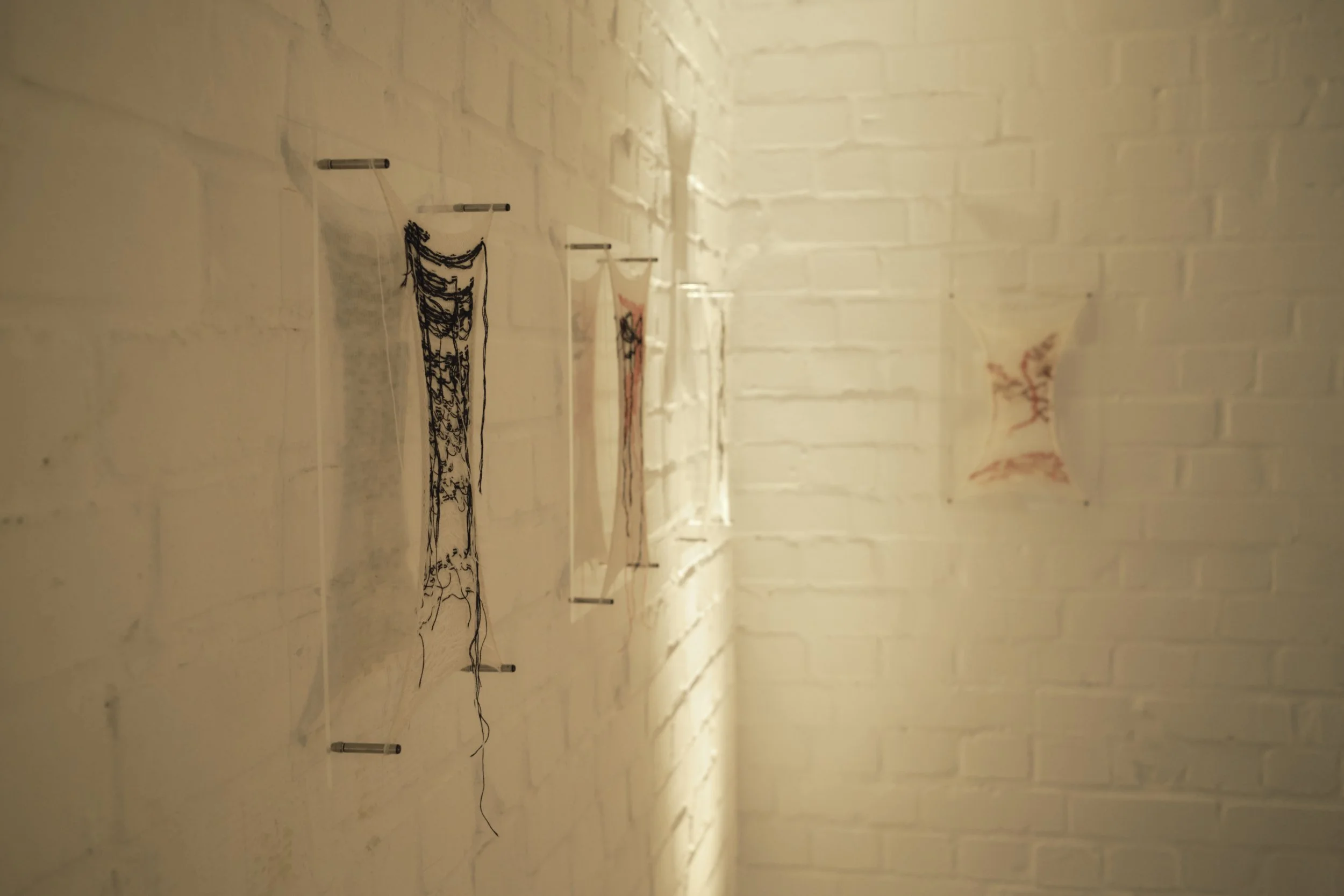 _DSF8360_DEN_FADEN_VERLIEREN_AMA_ARTWORK_ISABELLE_OESTLUND.jpg