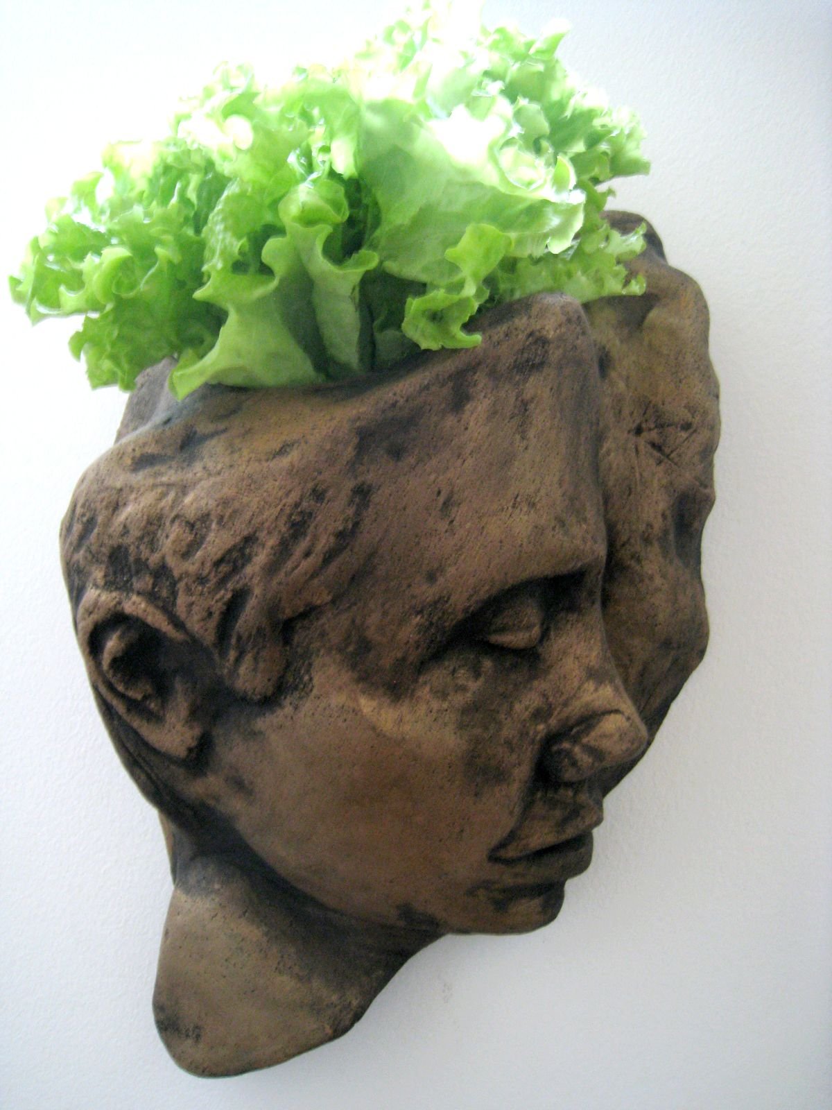 T. Virta, Viherajattelija (betoniveistos).jpg