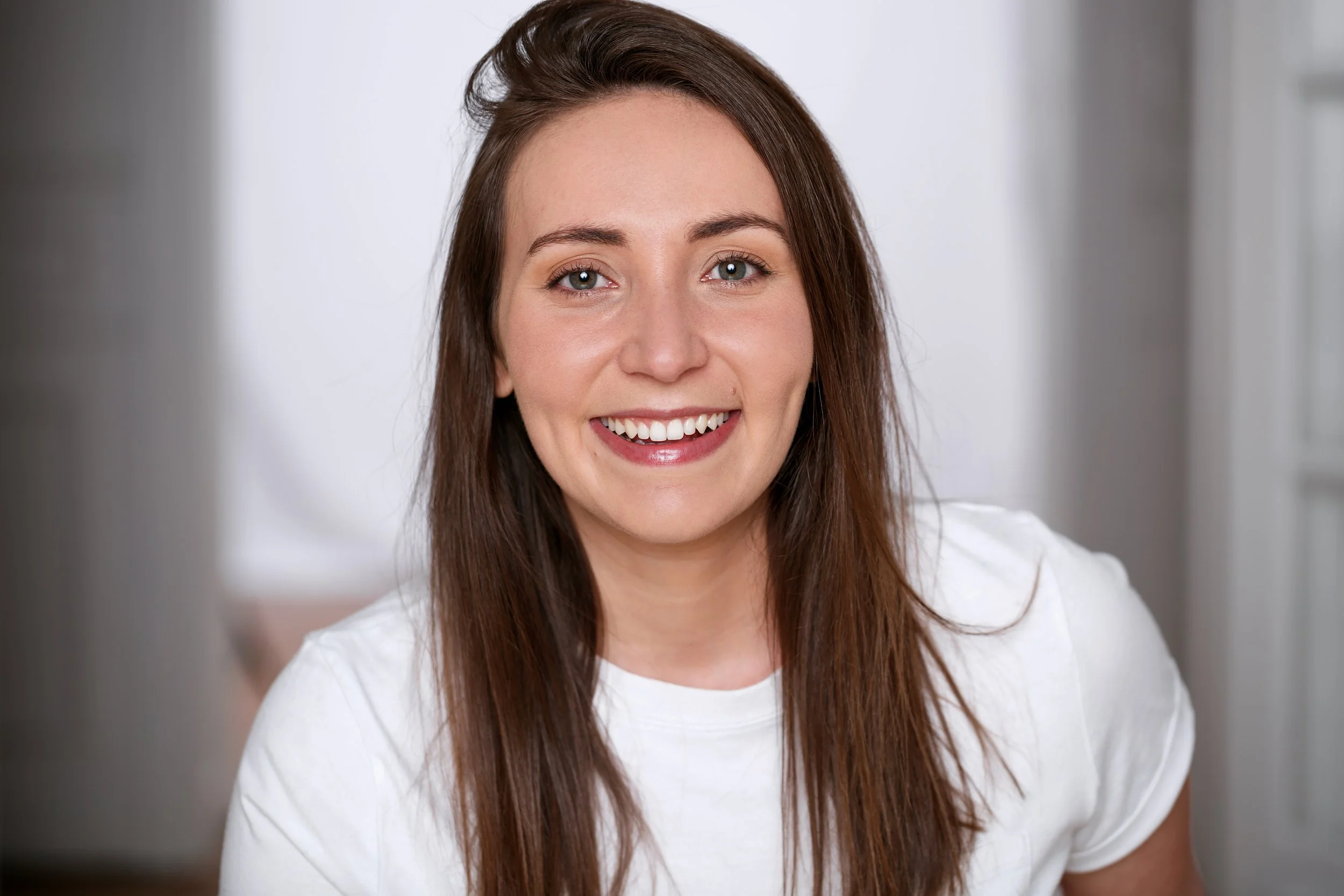 Conceptrice rédactrice et voix off freelance pour marques créatives qui ont envie de mettre leur copywriting au centre de leur stratégie.