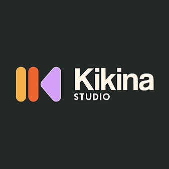 Logo de Kikina Studio avec un symbole coloré et le texte en blanc sur fond noir.