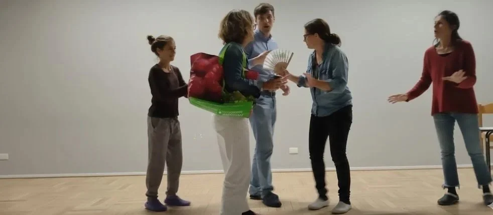 Inclusione e leggerezza: anche i dettagli inattesi contribuiscono a creare un ambiente di team building unico e autentico, favorendo la vera connessione tra le persone.