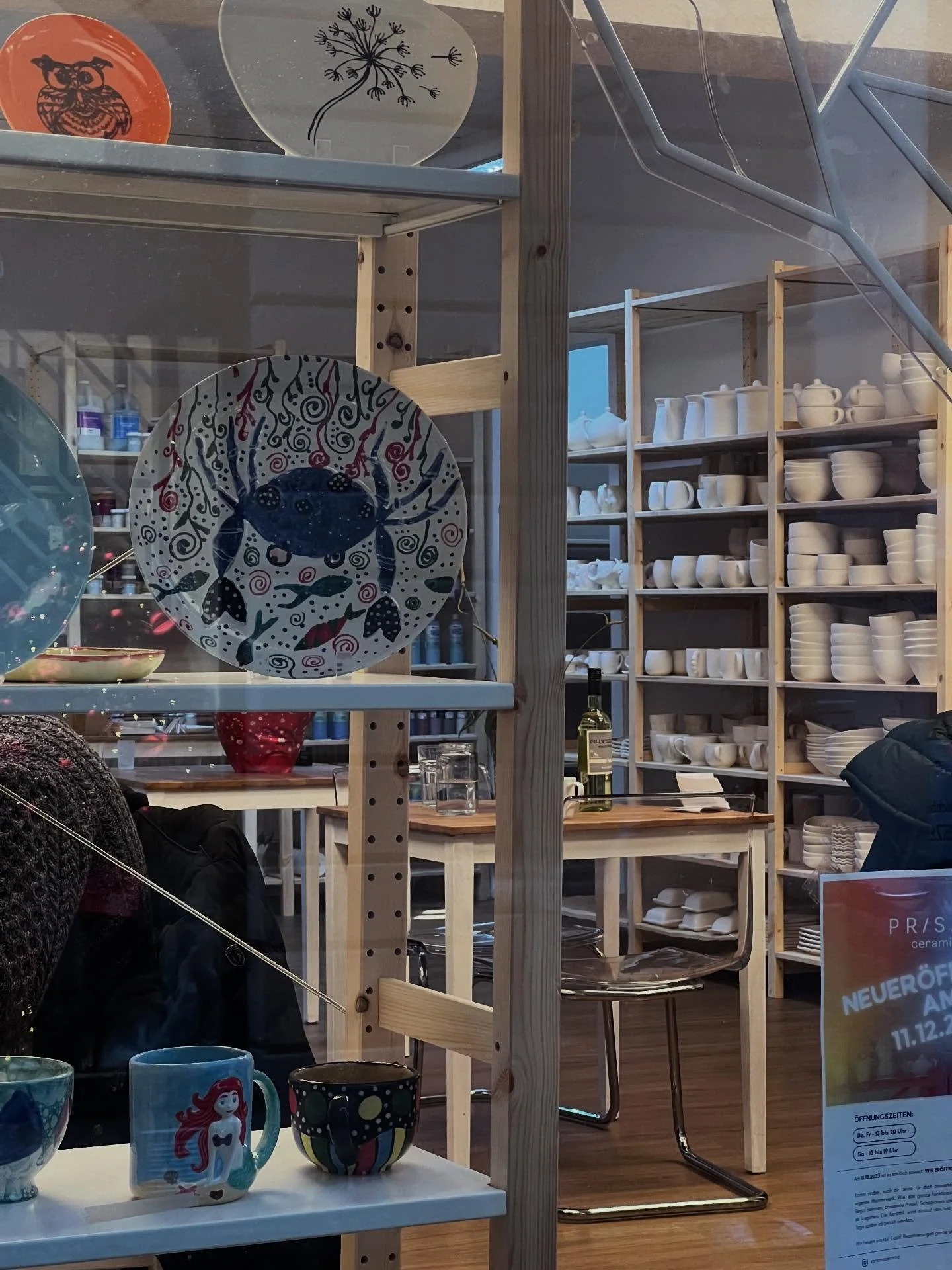 Ab dem 11.12.2025 geht&rsquo;s los:

Das Prisma &ouml;ffnet f&uuml;r euch die Pforten in der Bronnbachergasse 22a und wir freuen uns auf euch!

Was wir bieten? Eine riesige Auswahl an Keramiken an Farben! Komm vorbei und kreiere bei gem&uuml;tlicher 