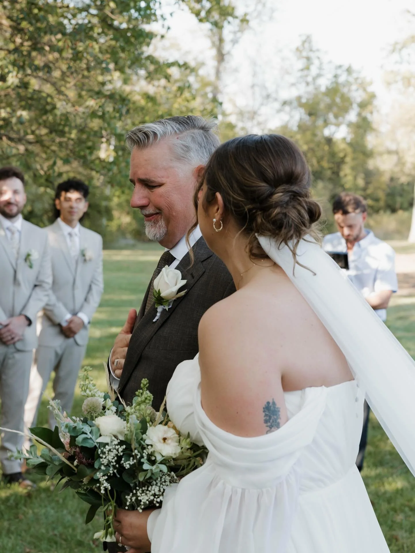 I bring more than wedding hair &mdash; I bring a calming presence you can rely on, so your day starts exactly how it should: peaceful, joyful, and full of love ✨

@cheyennashairco Now booking 2026 brides
Kansas City bride
Curly hair bride
Kansas City