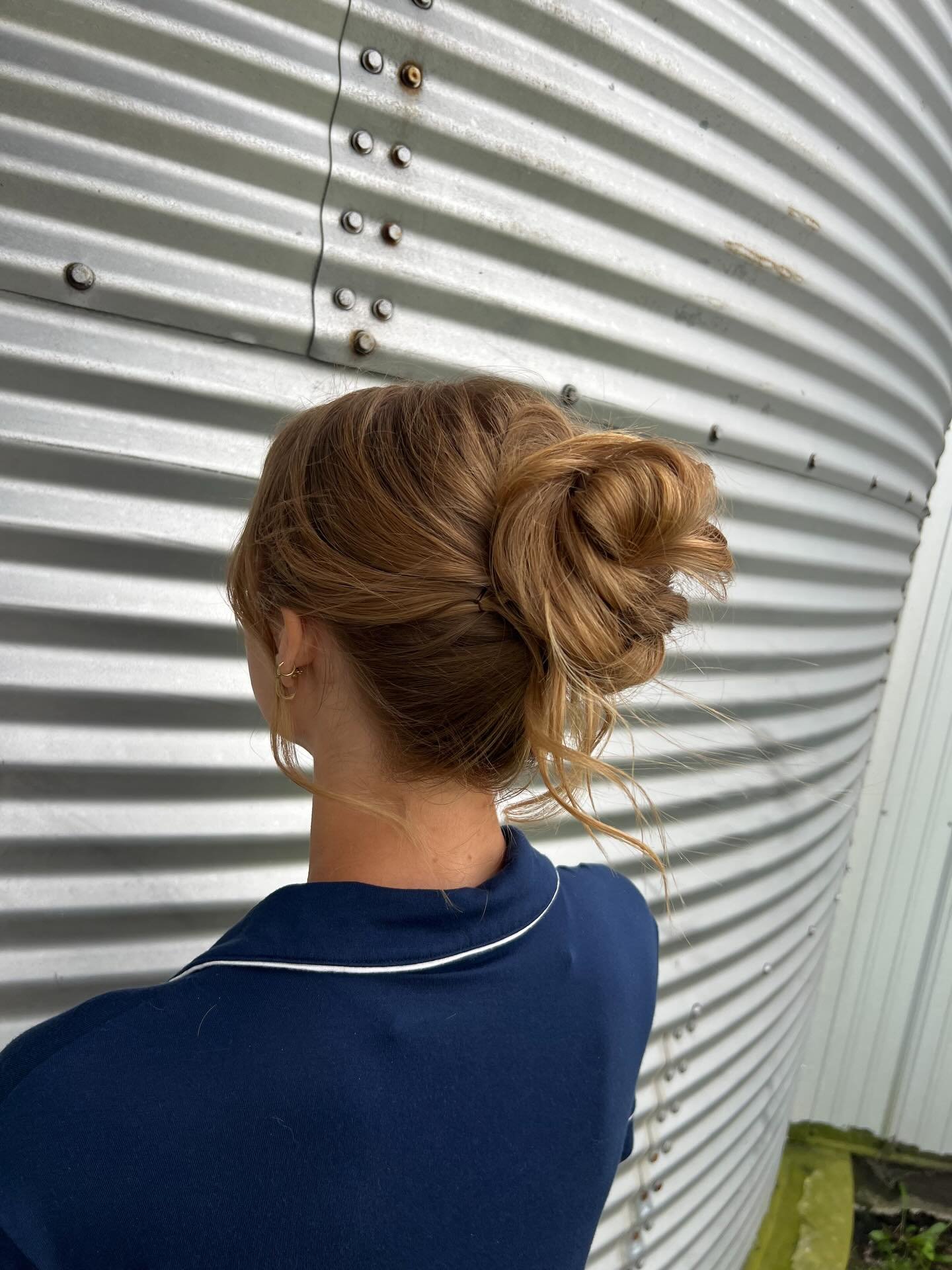 2026 brides, it&rsquo;s YOUR year 🎉
Bridal hair spots are filling fast&mdash;now&rsquo;s the time to book!
Click the link in bio 🤍