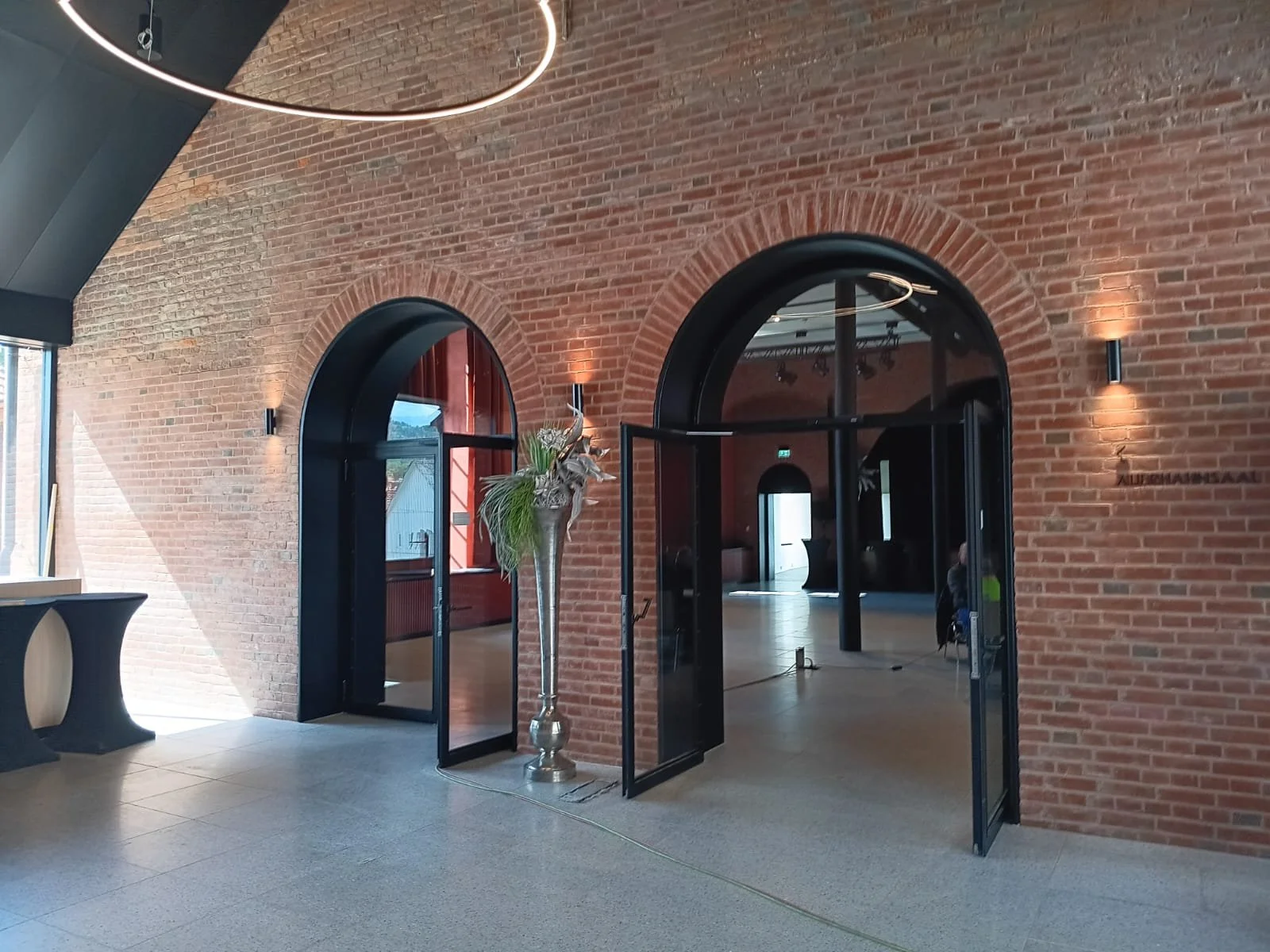 Fenster, Fensterbau, Sicht- und Sonnenschutz, energieeffizienter Sonnenschutz, elektrischer Sonnenschutz, Tageslichtsteuerung, Smart-Home-Sonnenschutz