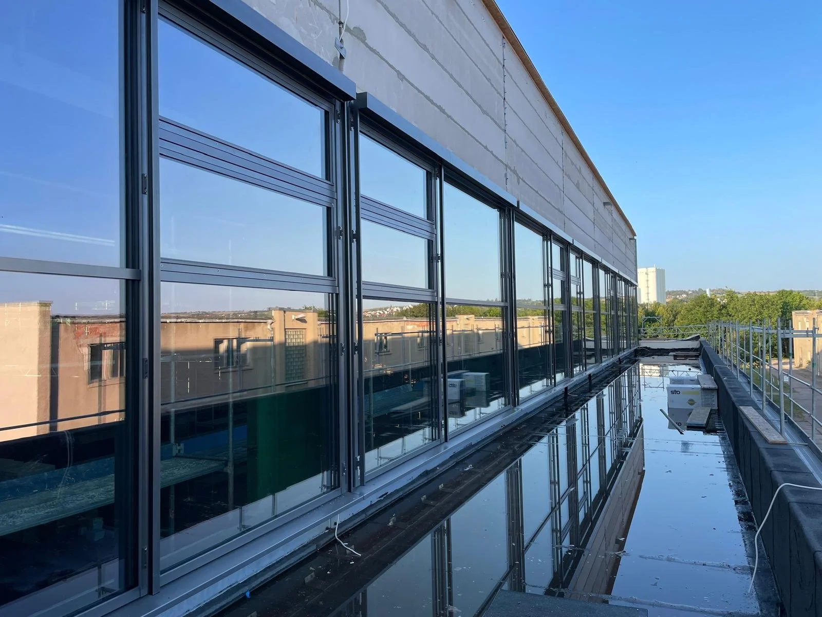 Großfassade aus Fensterelementen