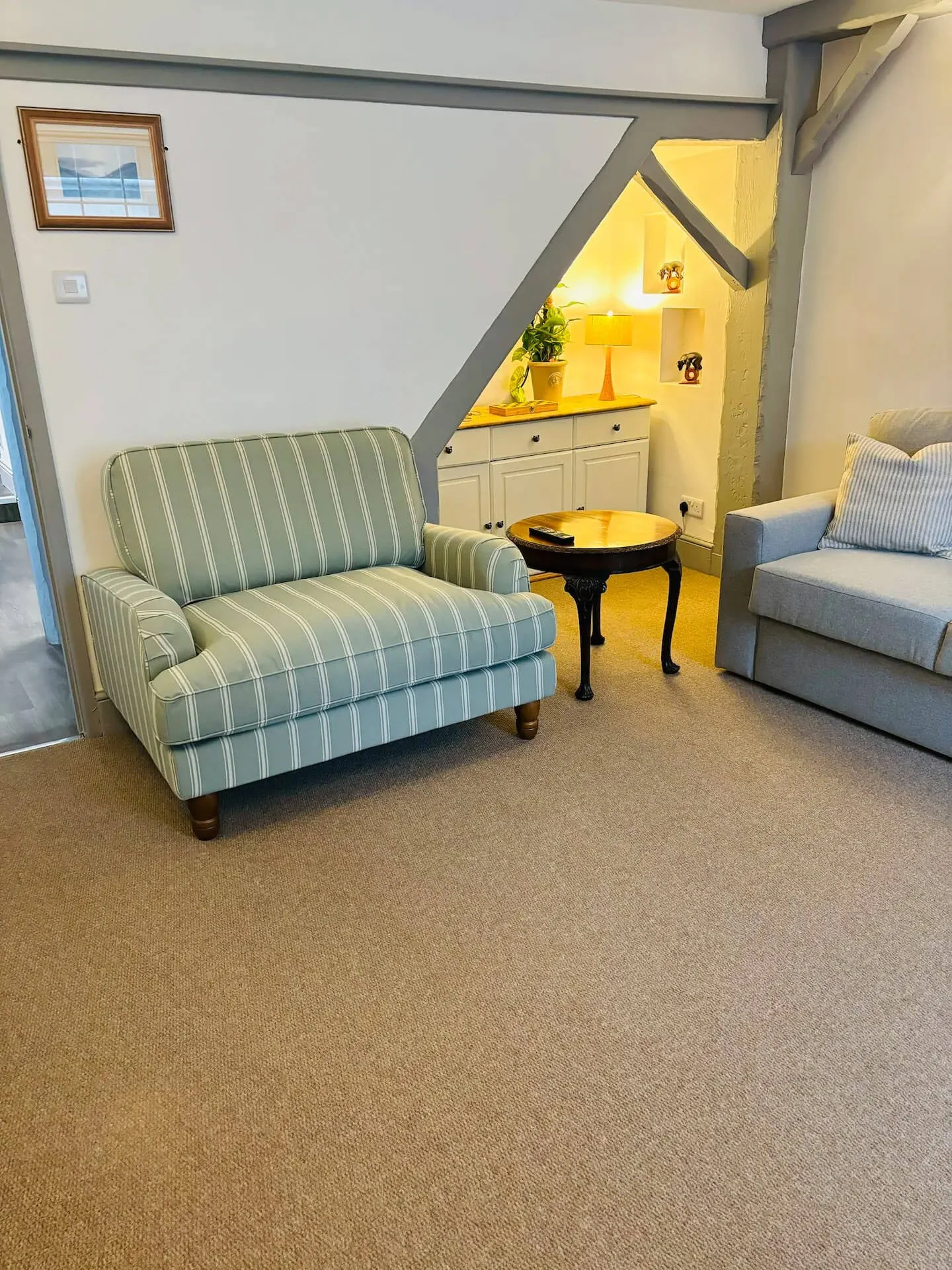 Lounge 2.jpg