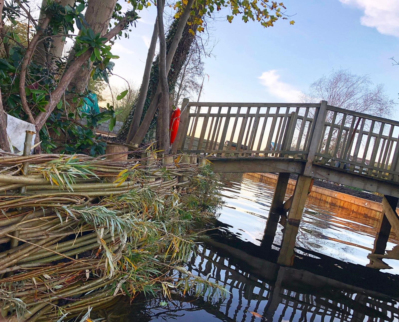 Live wilow spiling as a sustainable method to protect river banks.