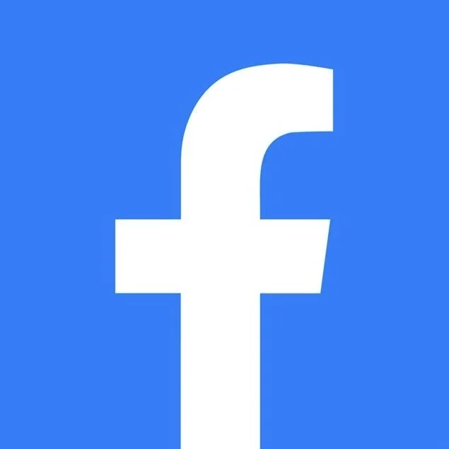Logo de Facebook sur fond bleu.