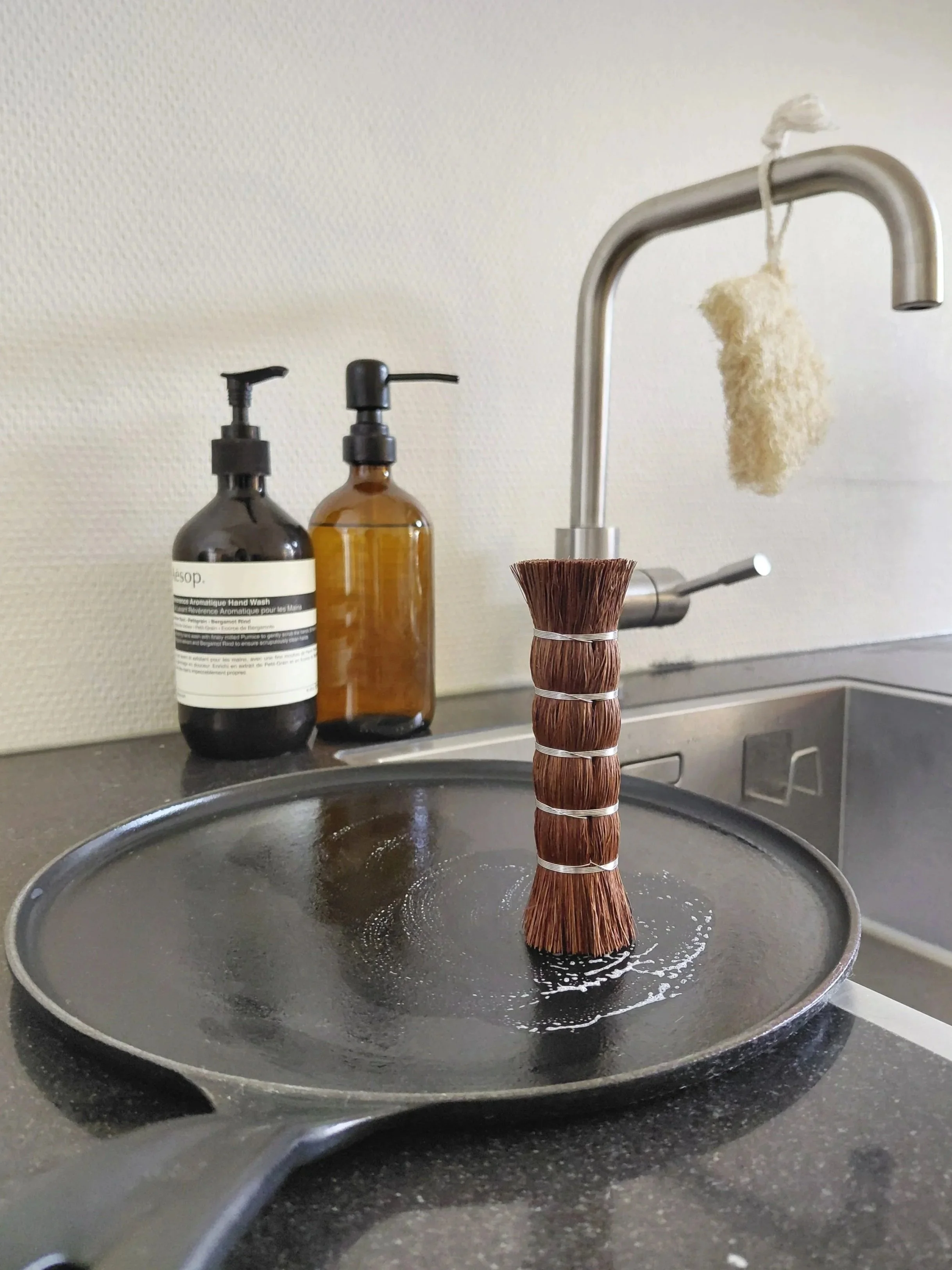 The Essential Kitchen Set with a Sasara brush