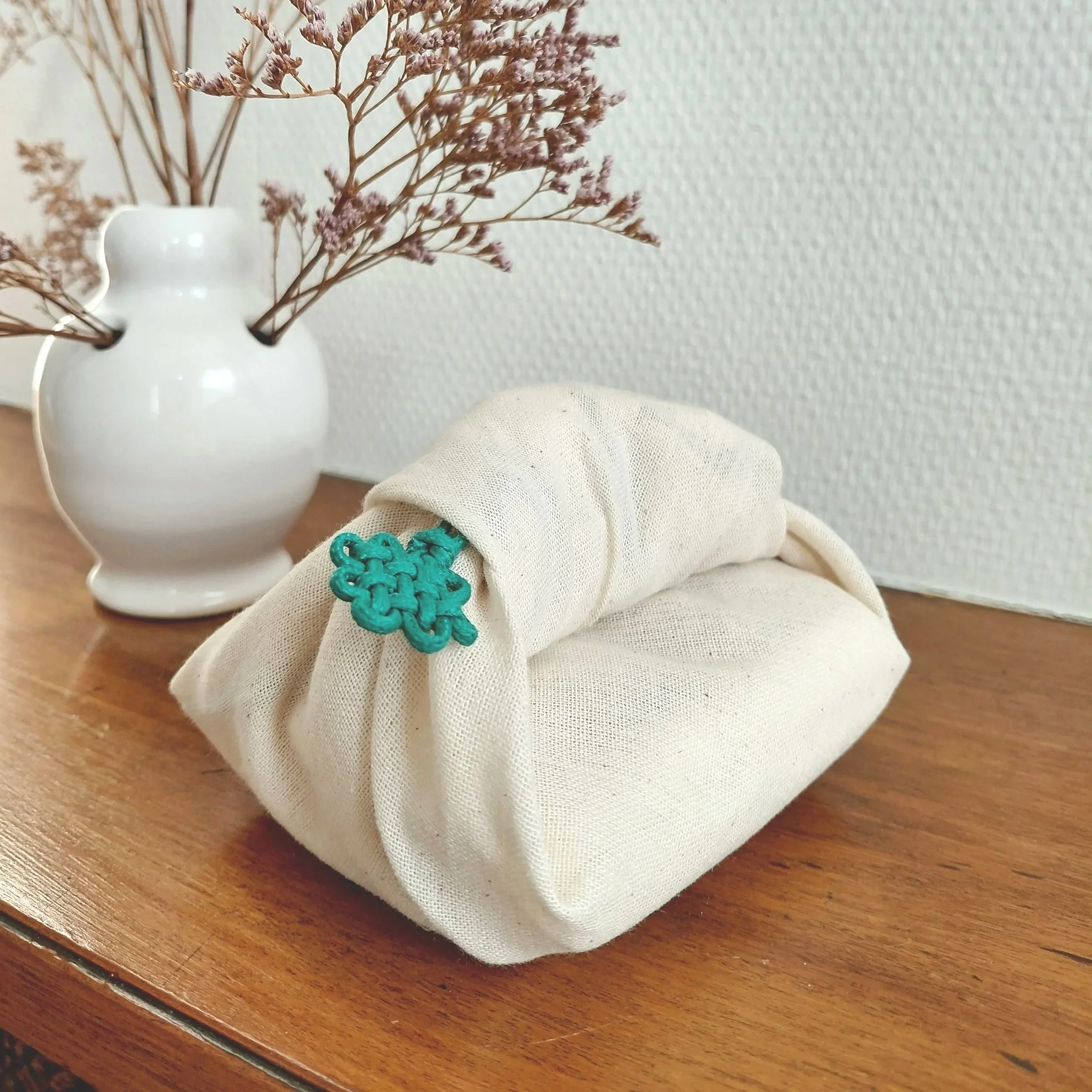 The Essential Kitchen Set of an organic luffa sponge and two soft white sochang cloths, wrapped in a bojagi with a teal knot. Luffa Haru offers organisations gifting solutions for employee engagement and external relations.