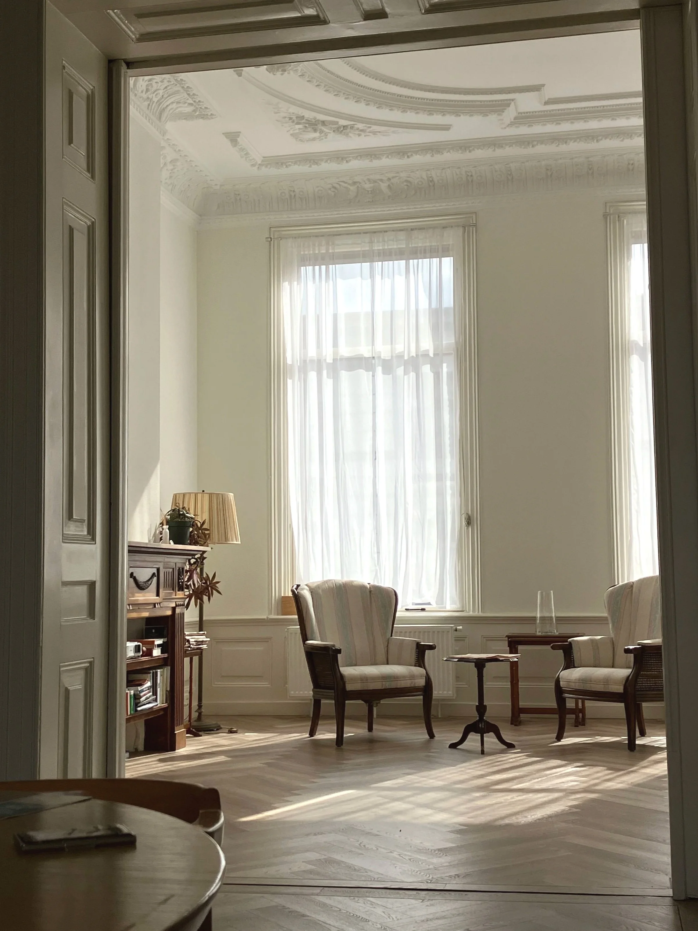 A bright, elegant sitting room at Luffa Haru's headquarters in the heart of the Hague.