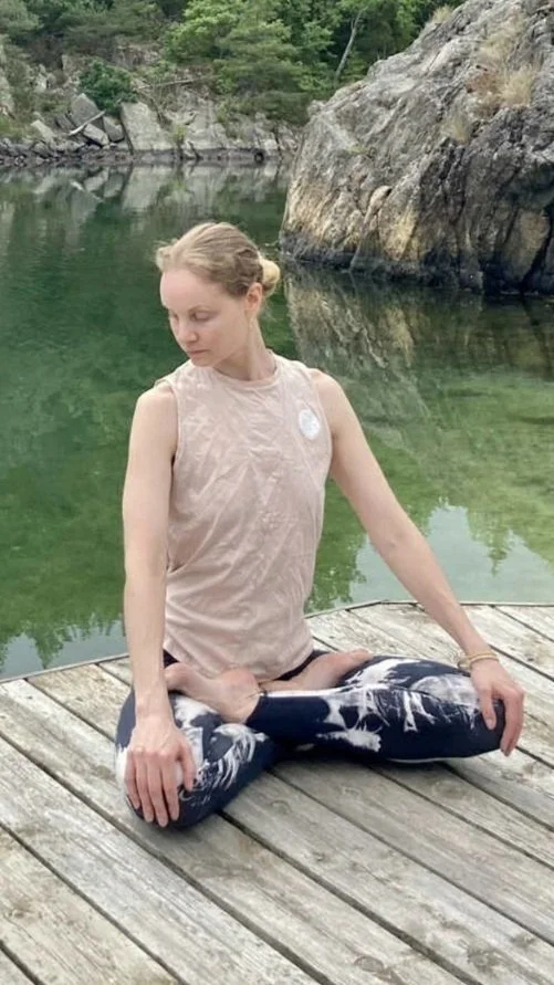 Erle er yogalærer hos Yogalåven