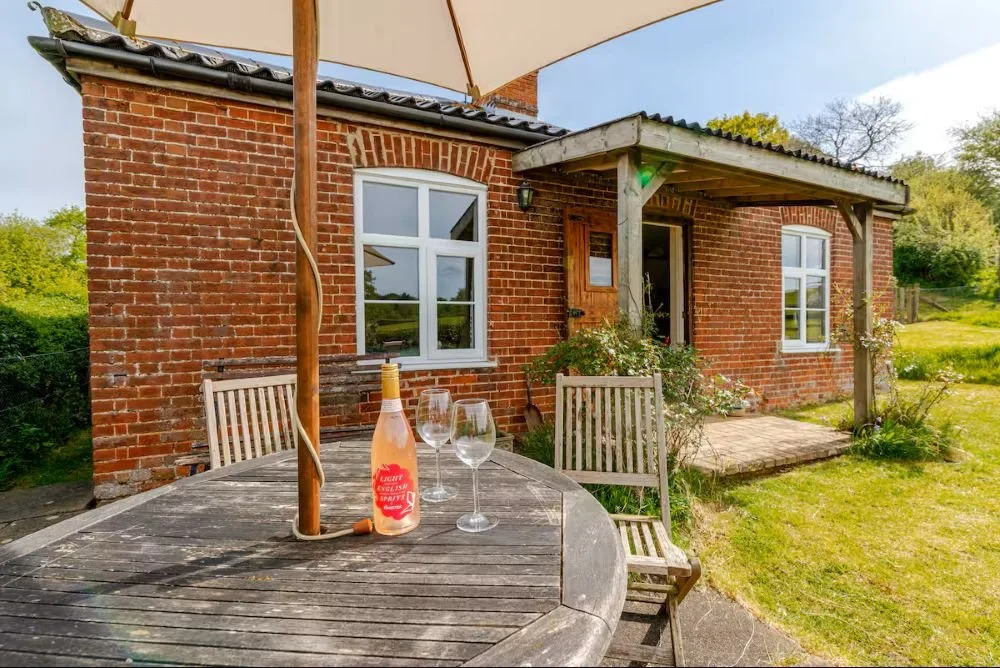 Garden table Marsh Cottage garden