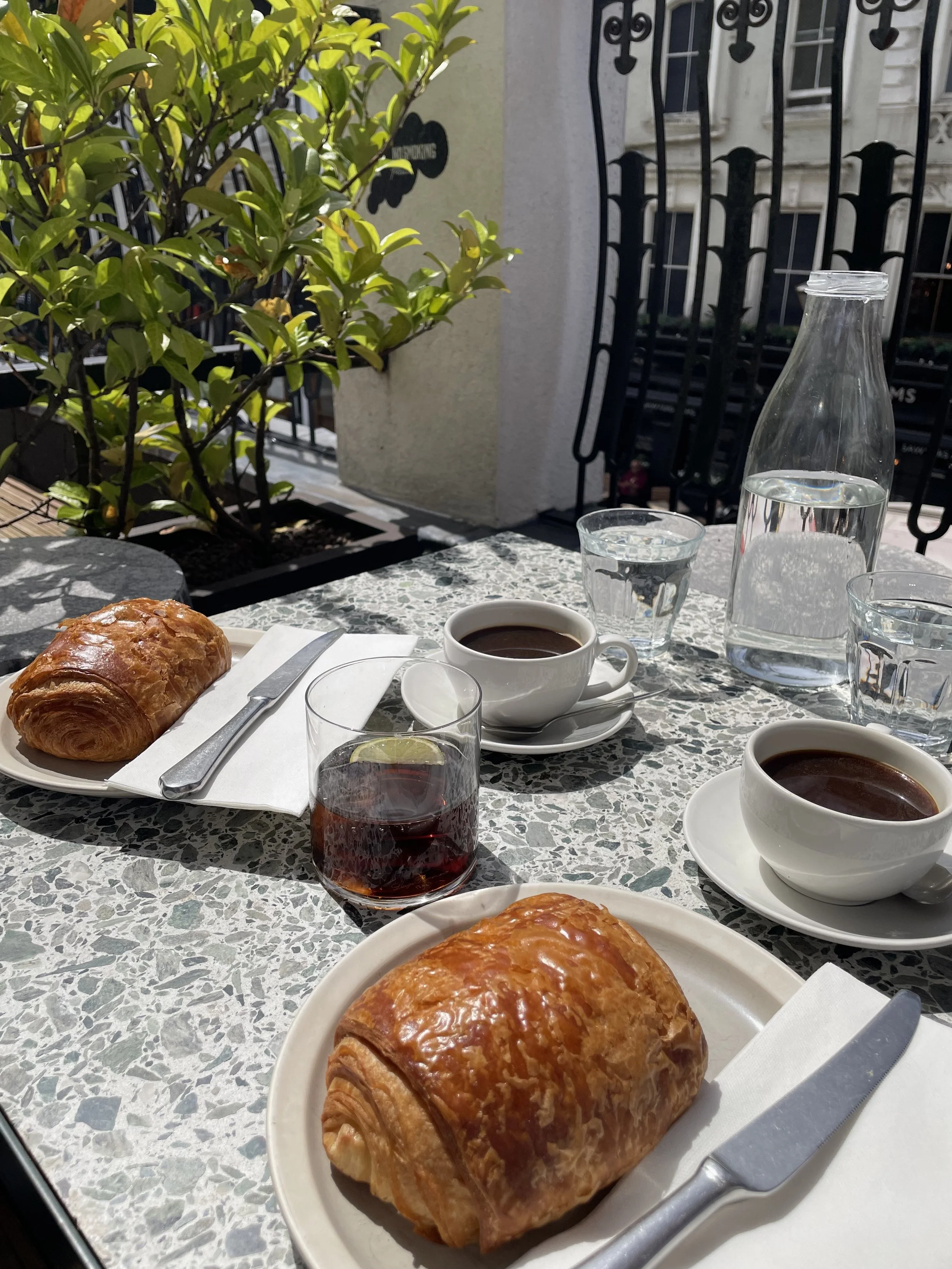 Kaffe og croissant for to - 200 kr