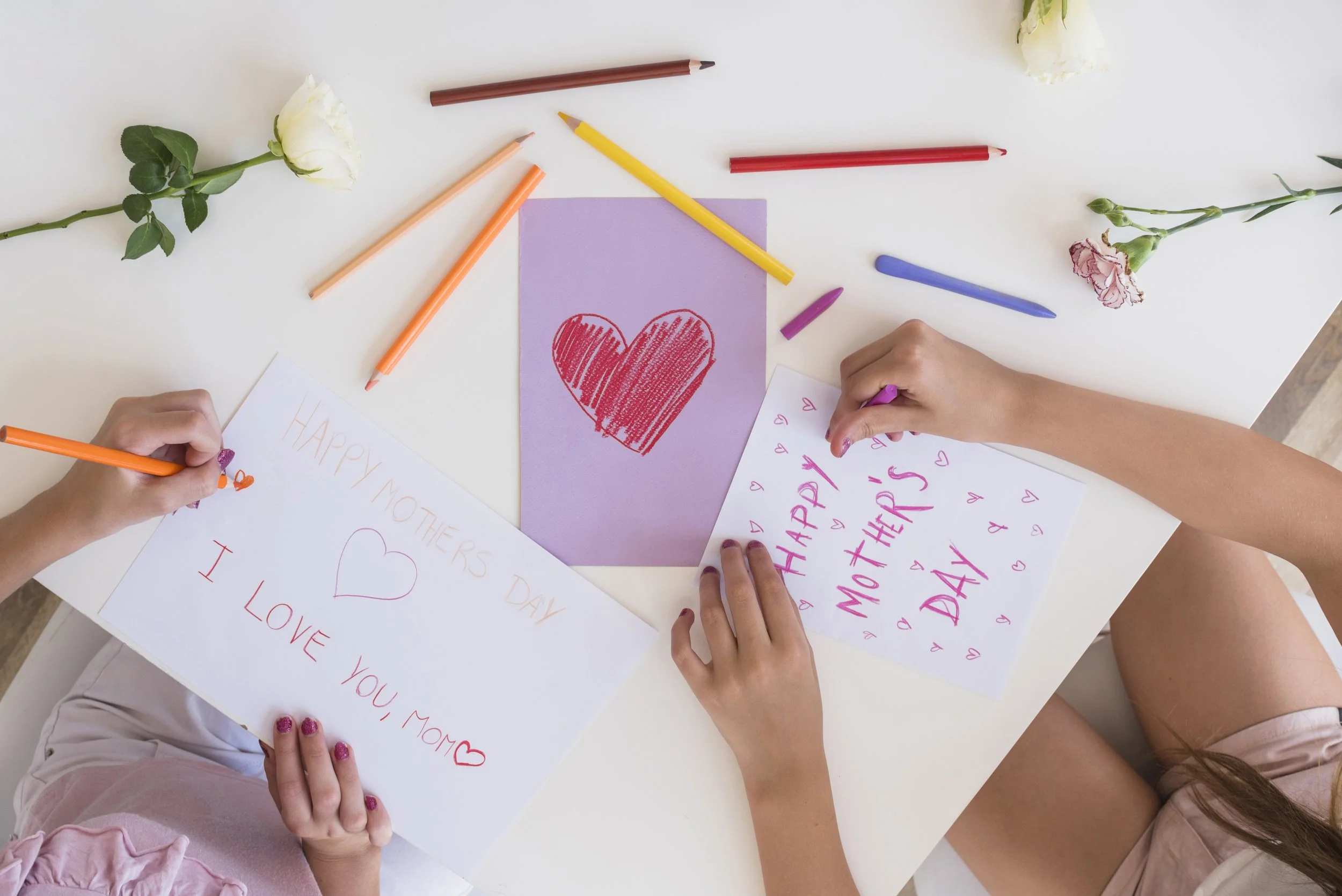 girls-drawing-greeting-cards-mothers-day.jpg