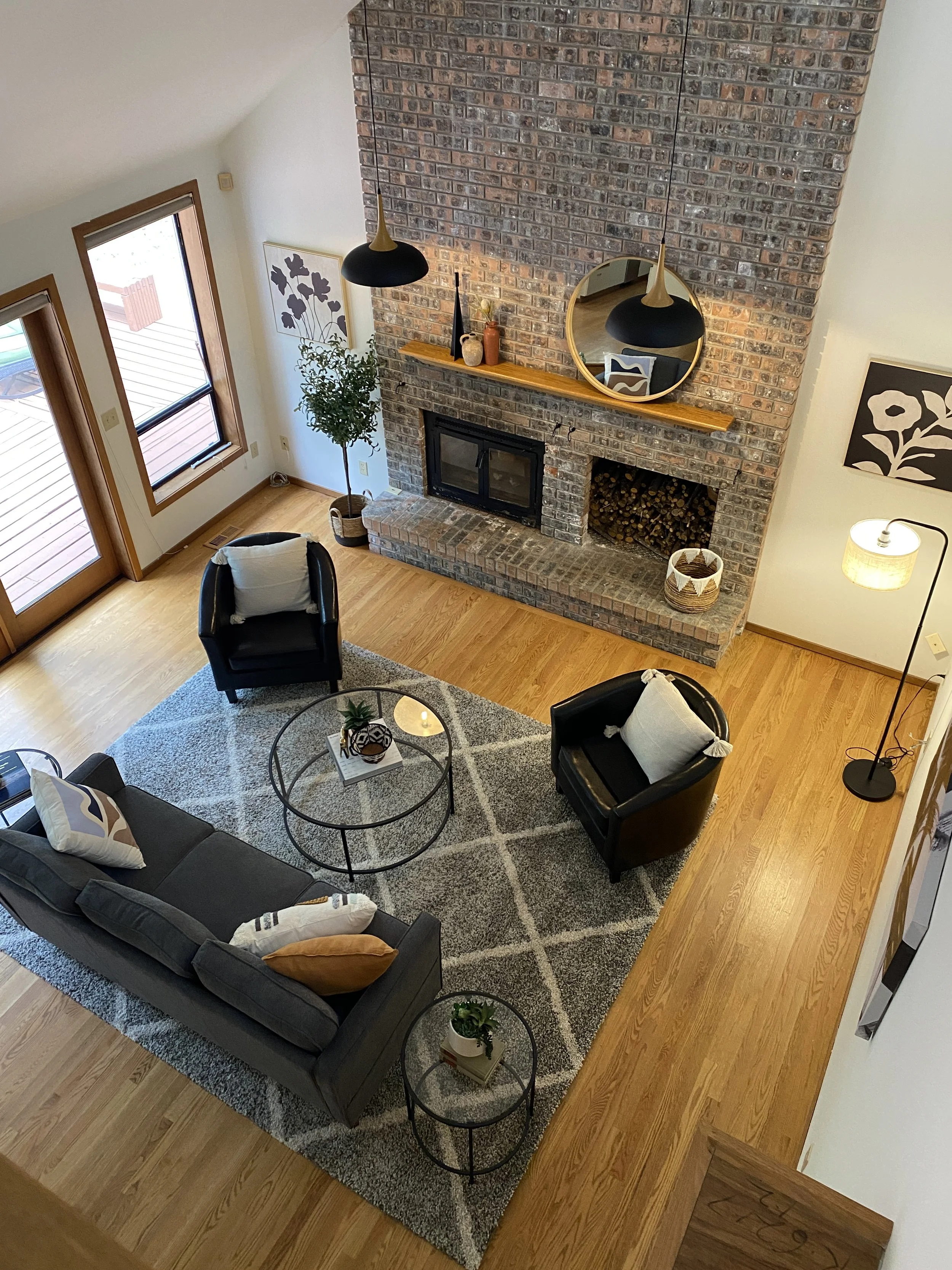 Furniture & fireplace aligned for a balanced design