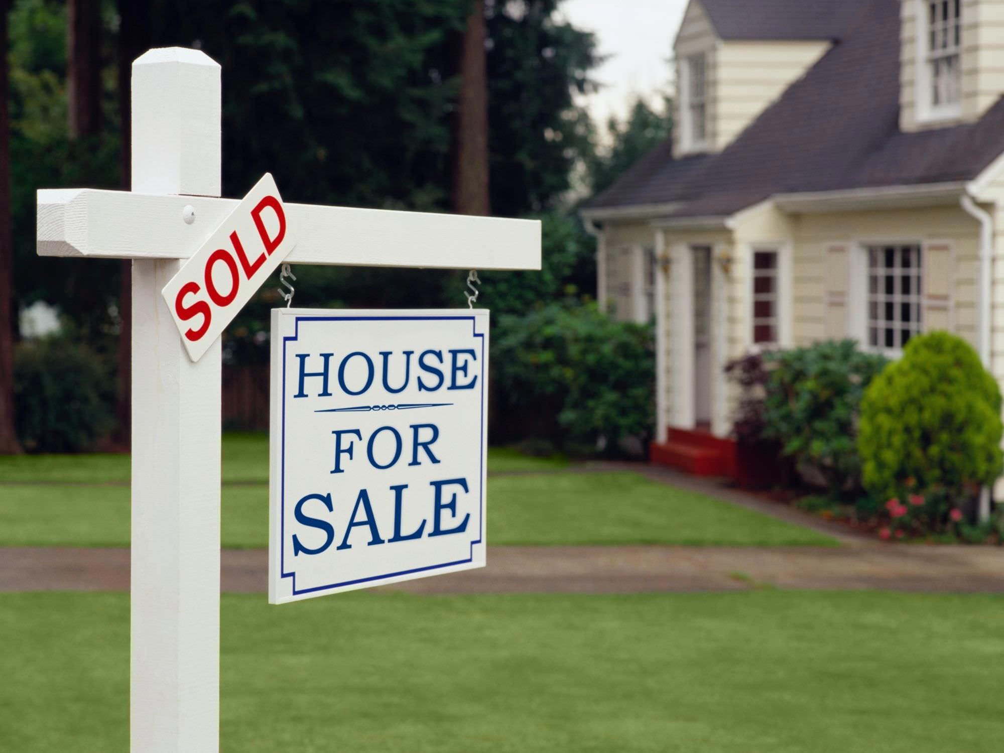 for sale sign in front of house - Dividing Assets in Divorce