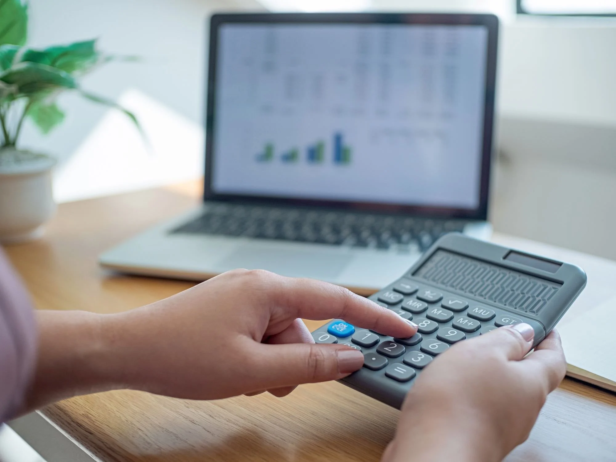 someone using calculator- 401k divorce