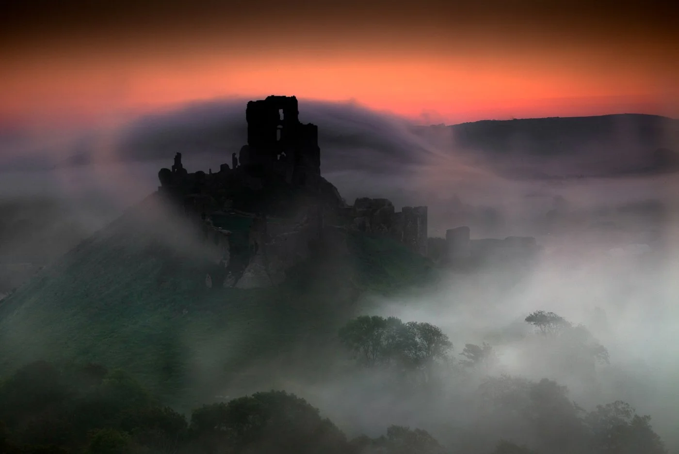 Corfe Castle In the Mist.jpg