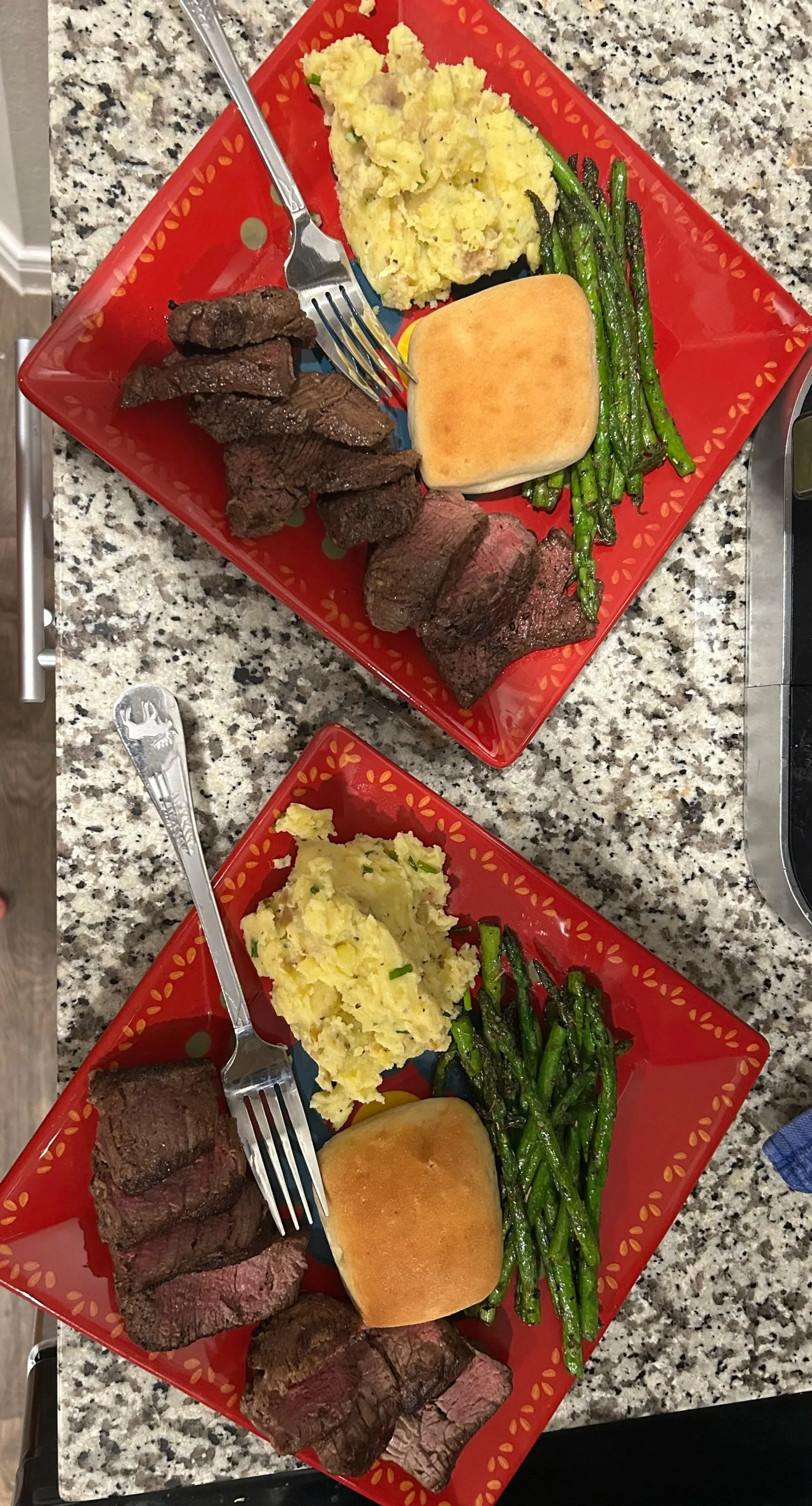 Filet Mingon with Asparagus and Homeade Mashed Potatoes 