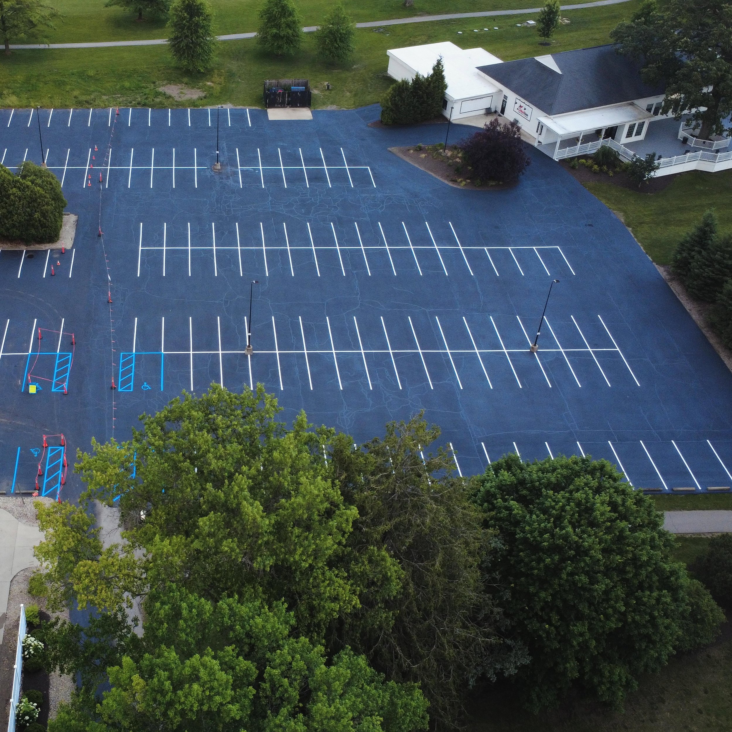 Golf course in Whitestown, Indiana with sealcoating, crackfilling, and parking lot striping completed by Blacktop Boss. 