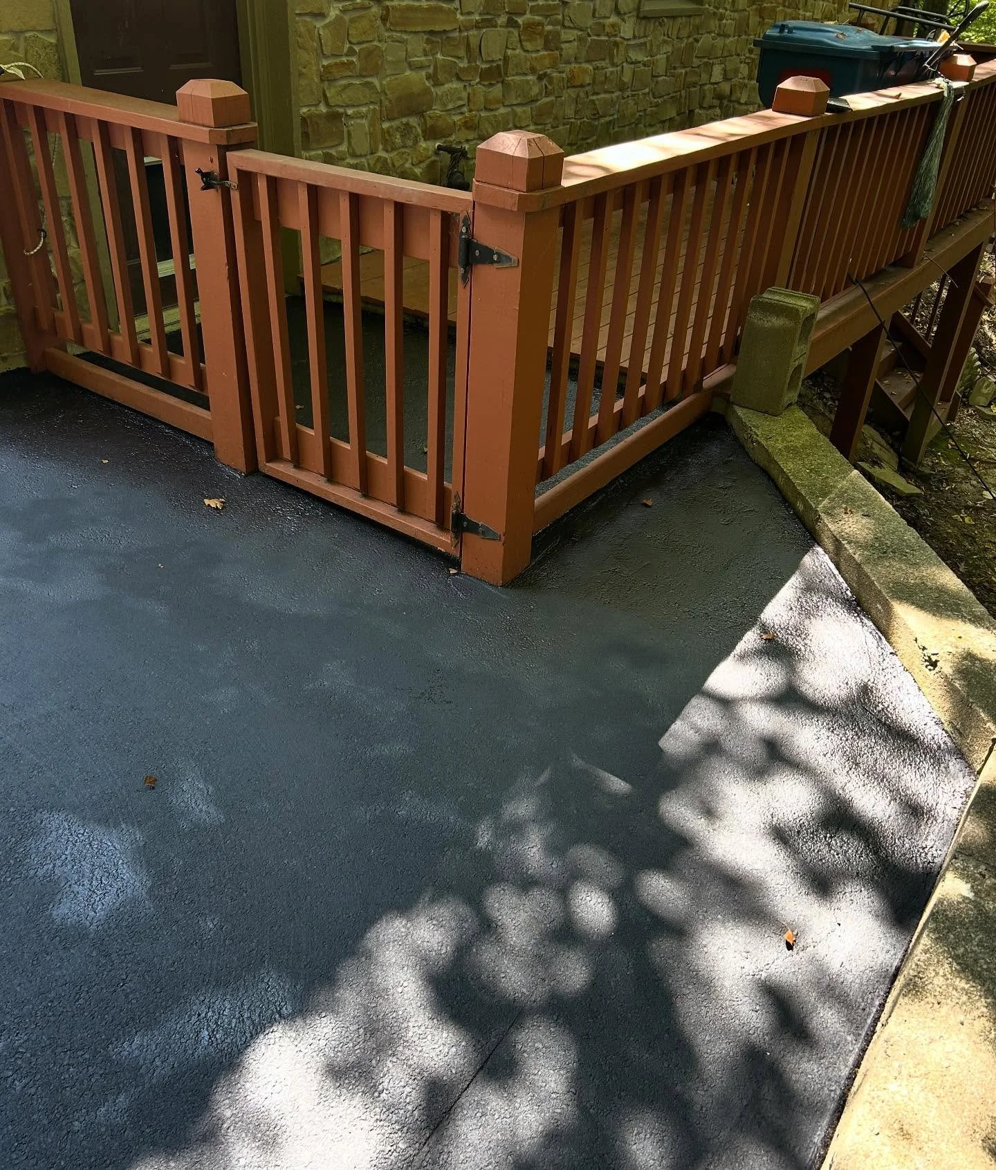 Blacktop Boss sealcoat this driveway in Mooresville, Indiana and look at all the clean edges. 