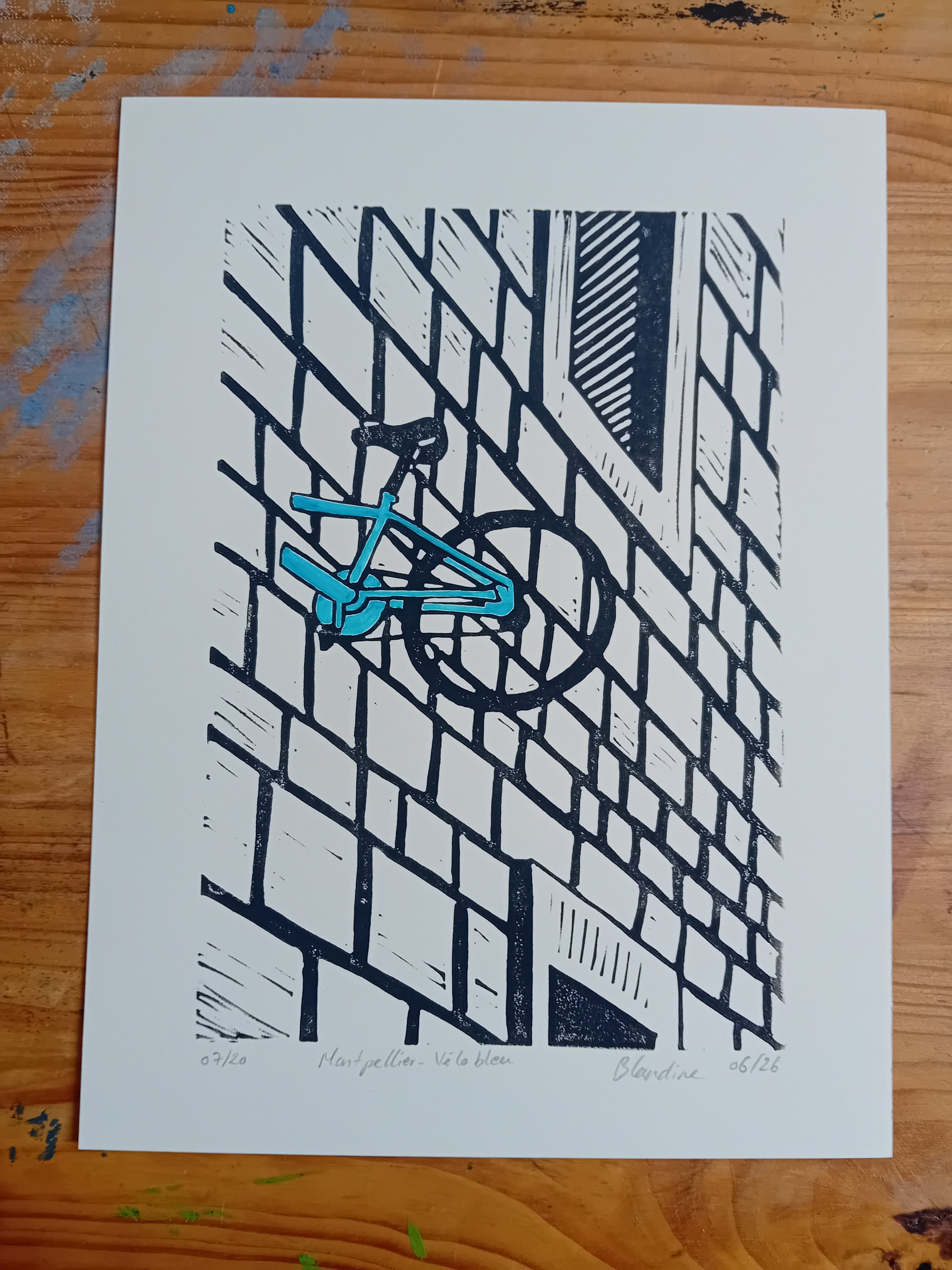 Montpellier, vélo bleu - linogravure