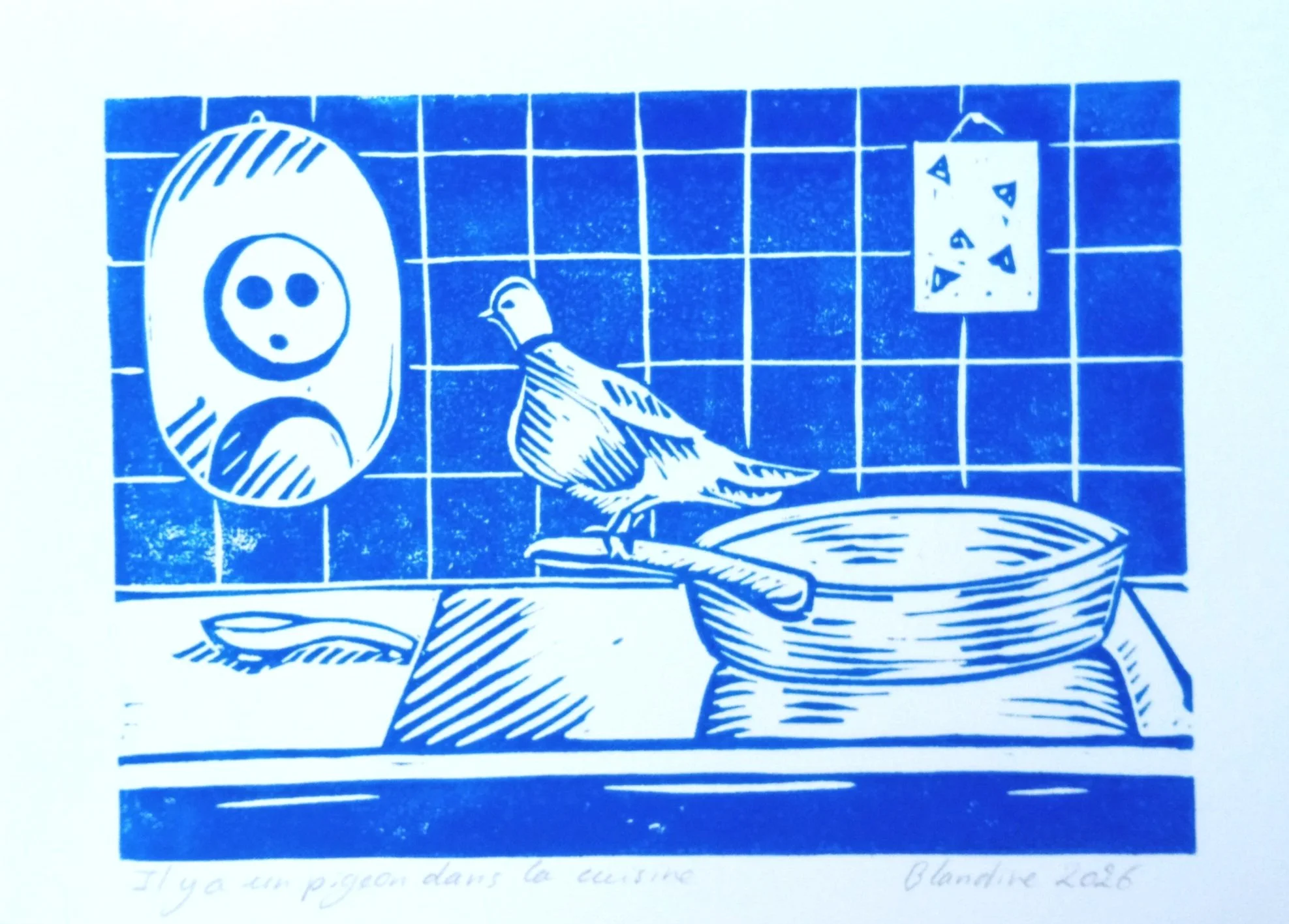 il y a un pigeon dans la cuisine 