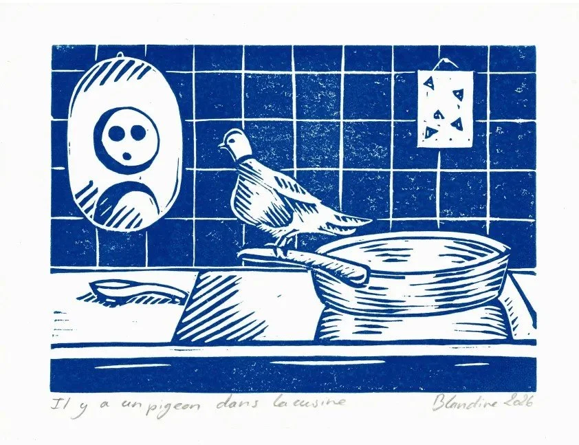 il y a un pigeon dans la cuisine 