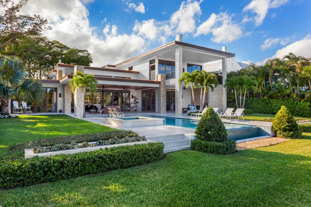 image of luxury home exterior