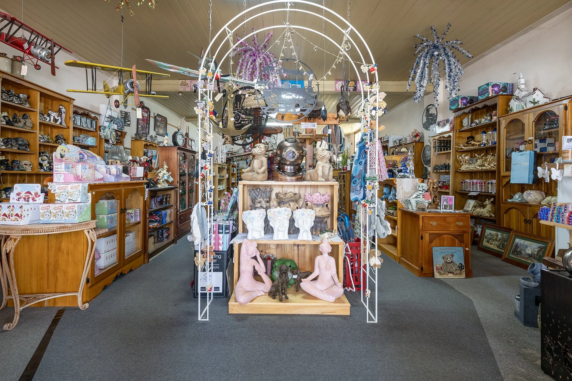 2J’s Furniture &amp; Gifts