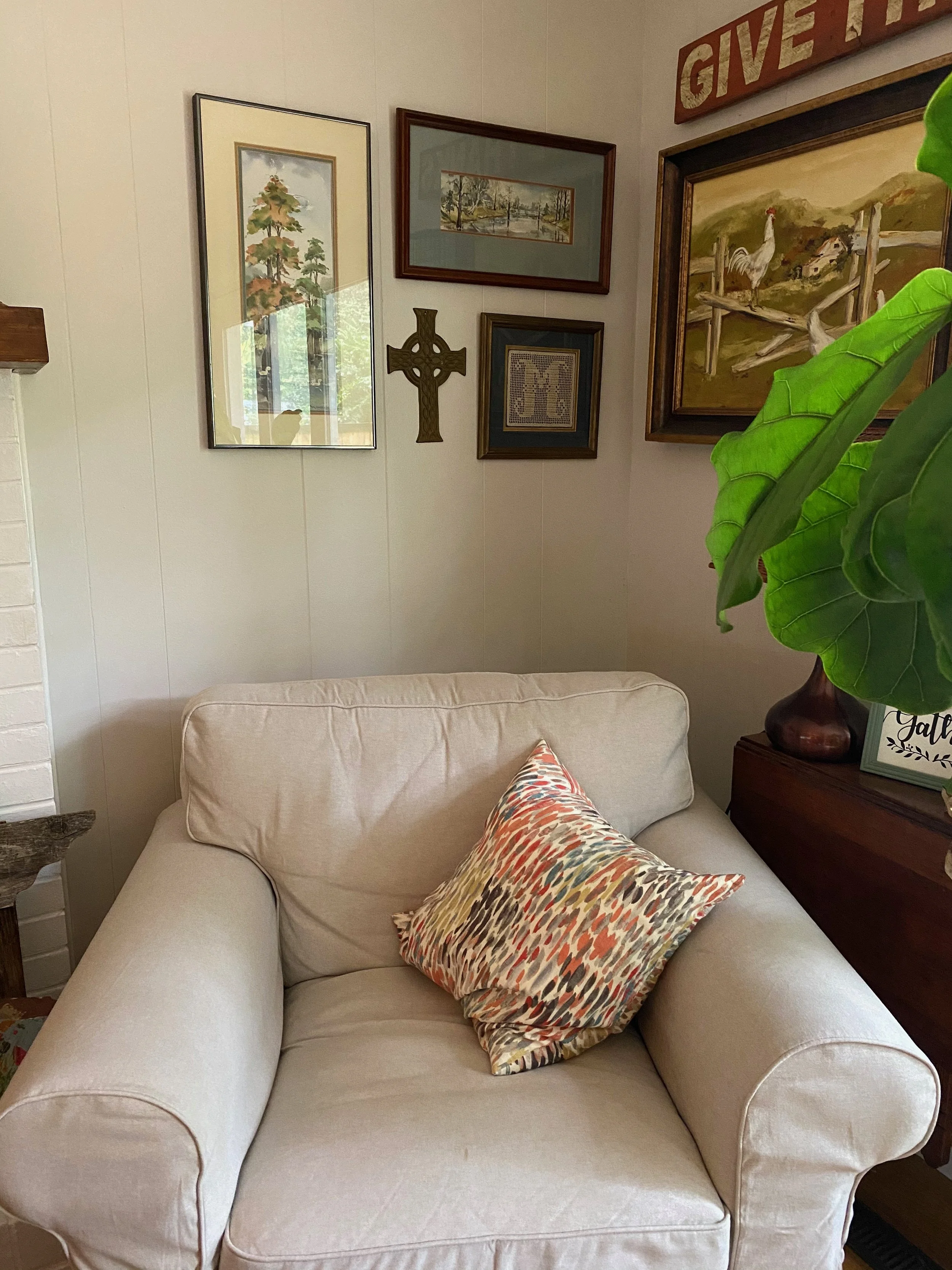 Why Bookish Books Make Me Fall More in Love with… Books