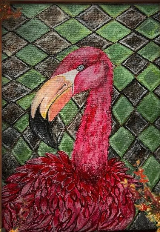 Aquarellmalerei eines Flamingos vor einem grünen und schwarzen Gitternetz-Hintergrund.