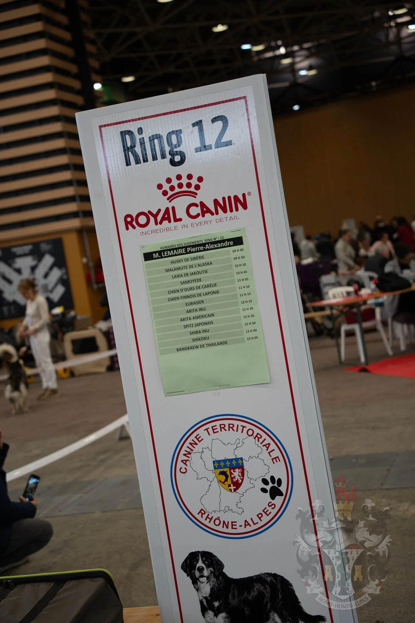 Panneau officiel Ring 12 de l'exposition Lyon CACS CACIB 2026, documentant la participation aux évaluations de conformité.