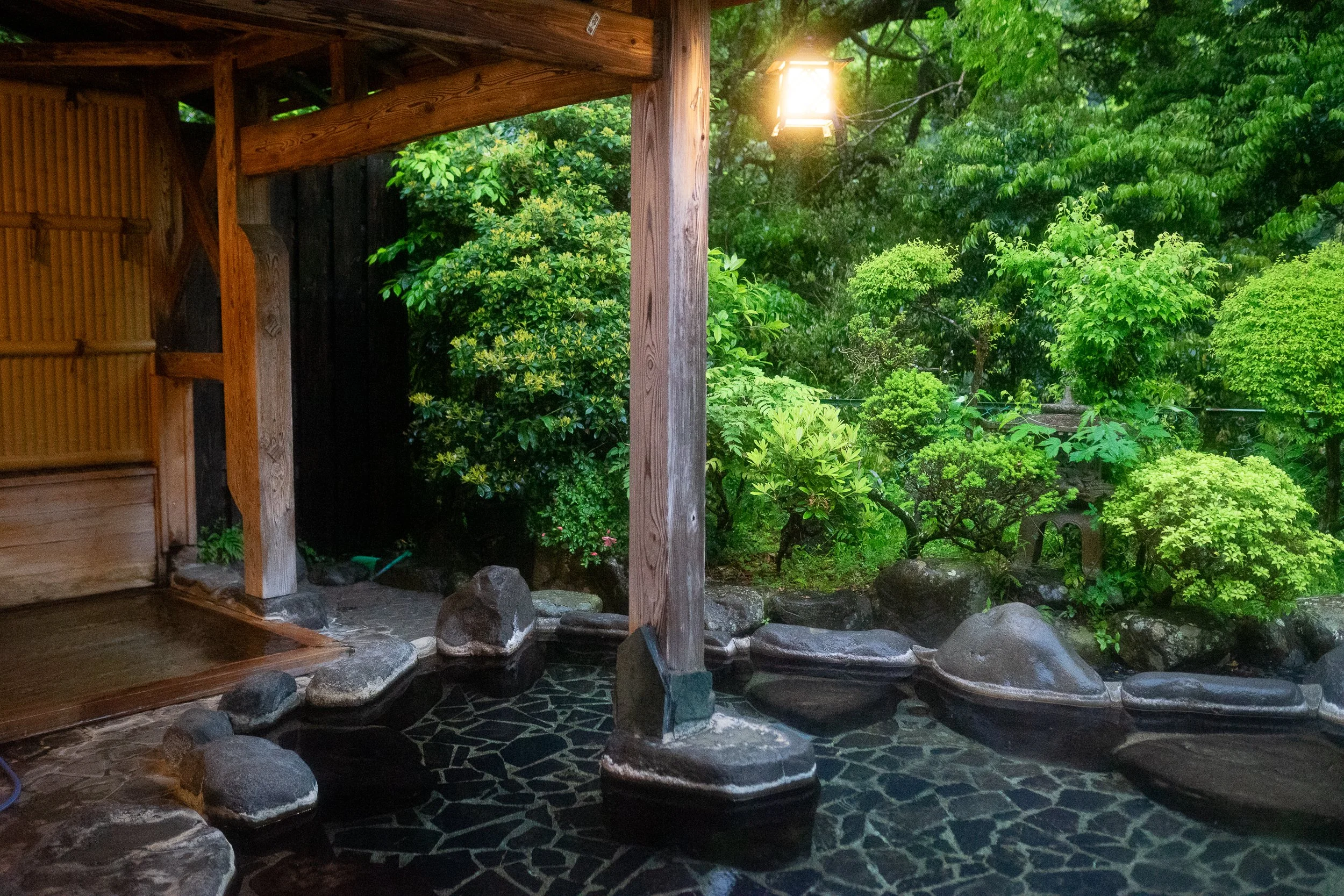 Nanadaru-Onsen-Hotel-Hotspring-13.jpg
