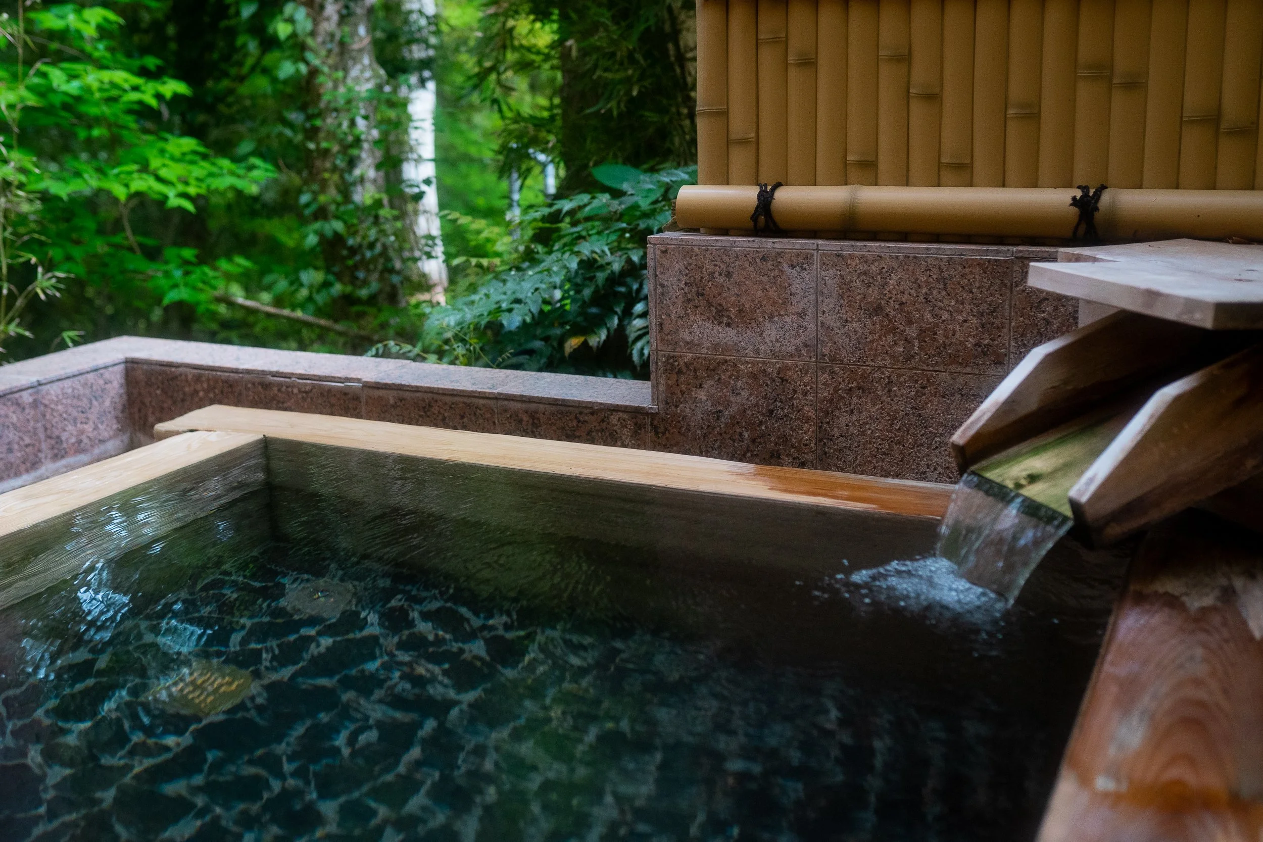 Nanadaru-Onsen-Hotel-Hotspring-2.jpg