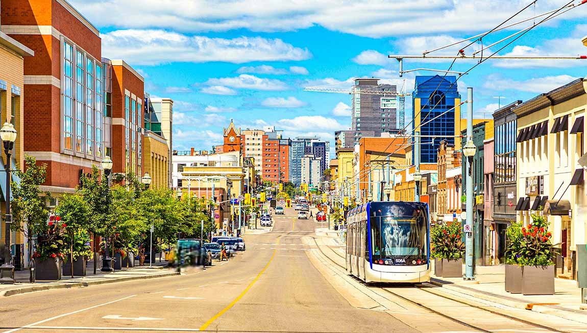 Professional painters in Waterloo Ontario serving Uptown, Beechwood, Lakeshore and university area for interior painting, exterior painting and deck staining