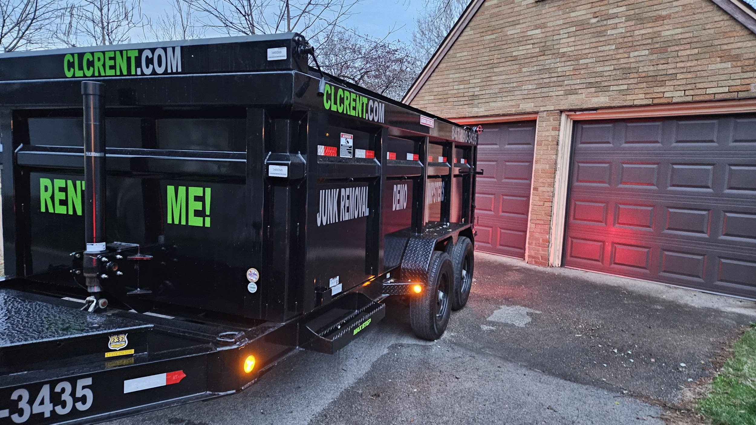 trailer pic at sue elgin.jpg